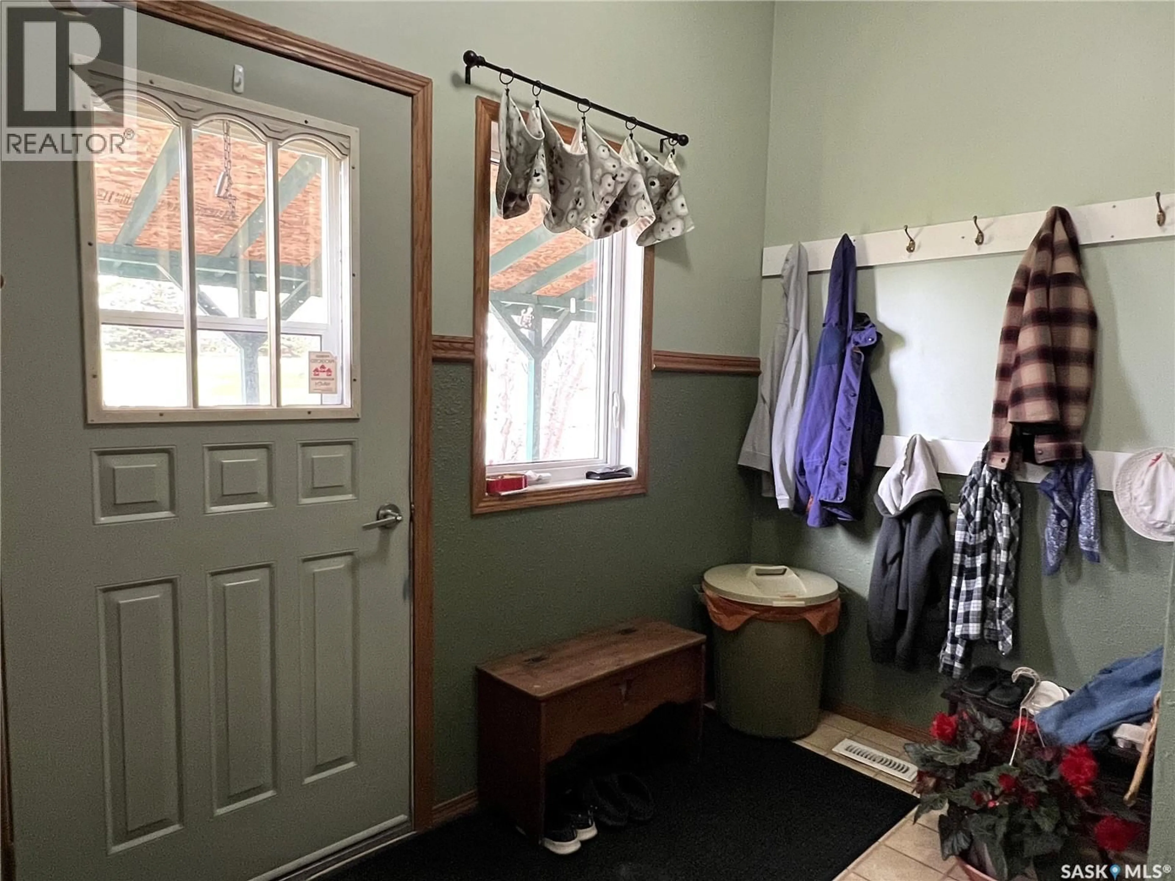 Indoor entryway for TWIDALE ACREAGE, Meadow Lake Rm No.588 Saskatchewan S9X1Z5