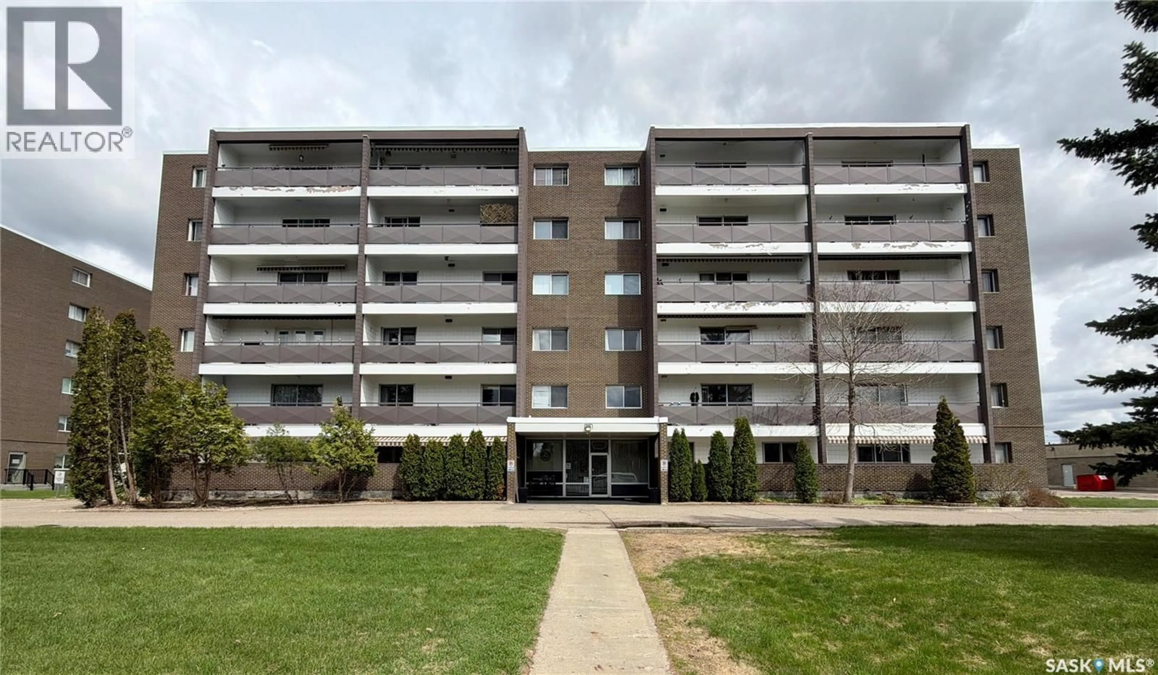 Patio, building for 206 - 4615 RAE STREET, Regina Saskatchewan S4S3B2