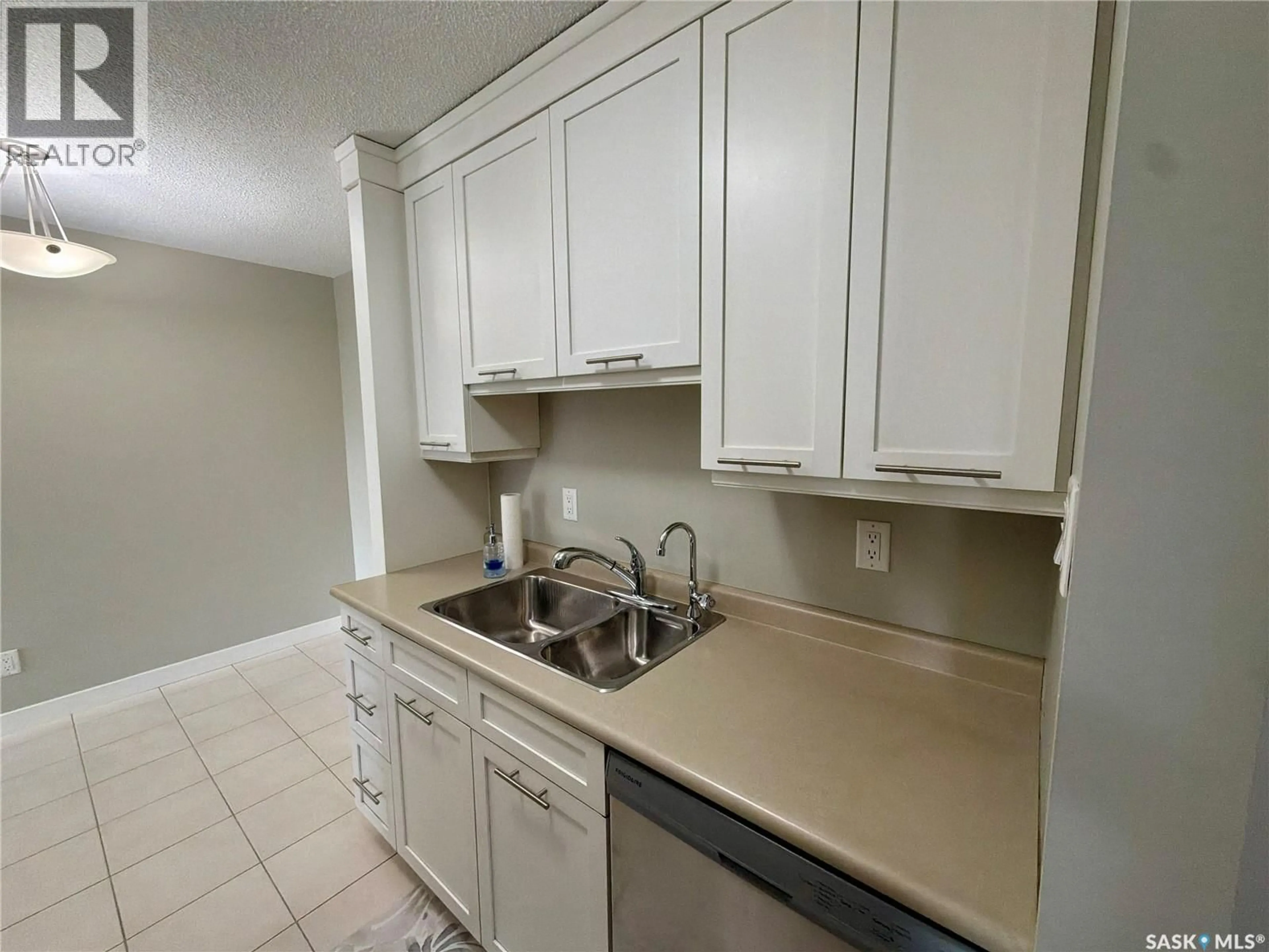Standard kitchen, unknown for 206 - 4615 RAE STREET, Regina Saskatchewan S4S3B2