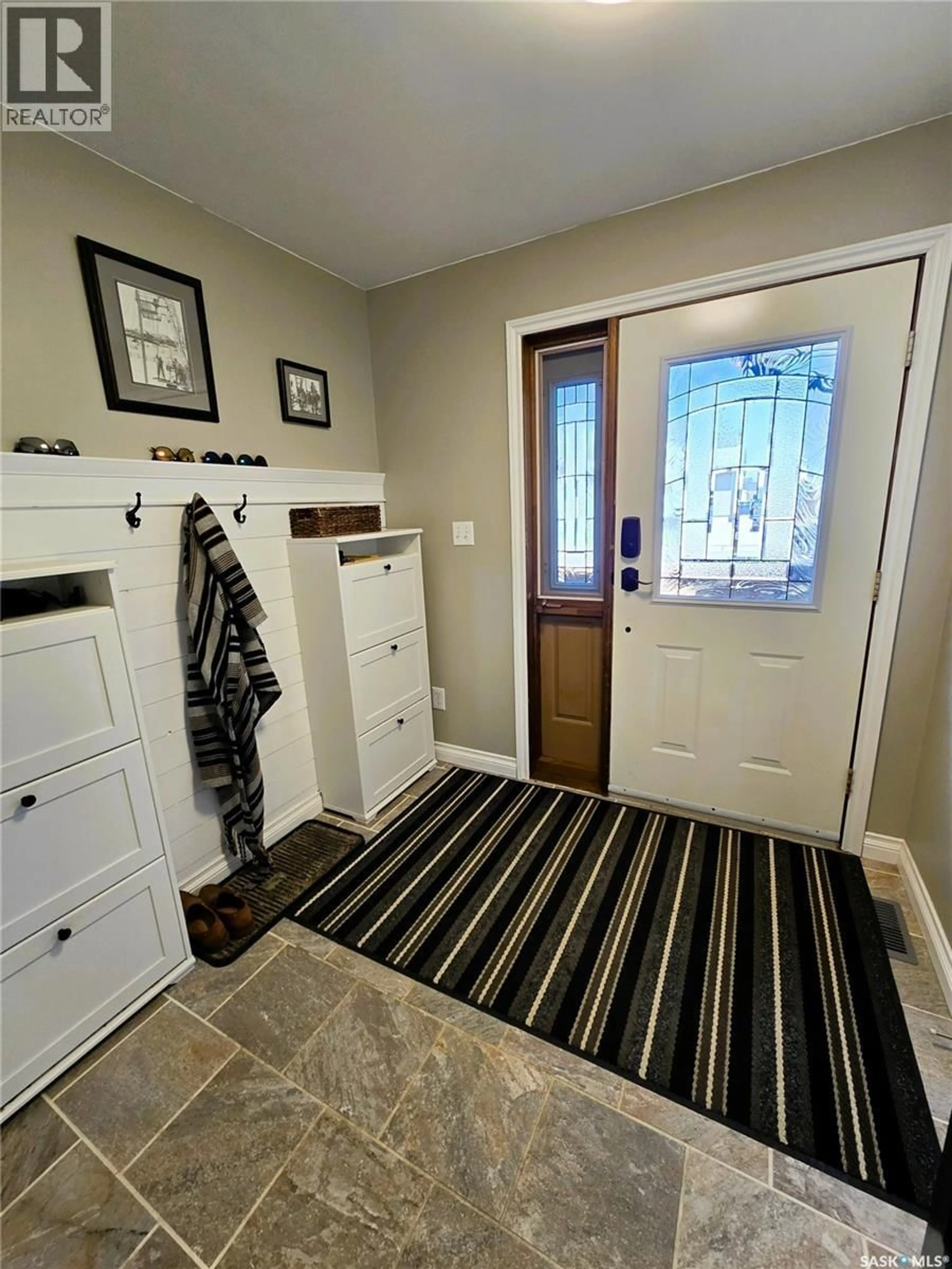 Indoor entryway for 528 DIEPPE DRIVE, Weyburn Saskatchewan S4H2Y2