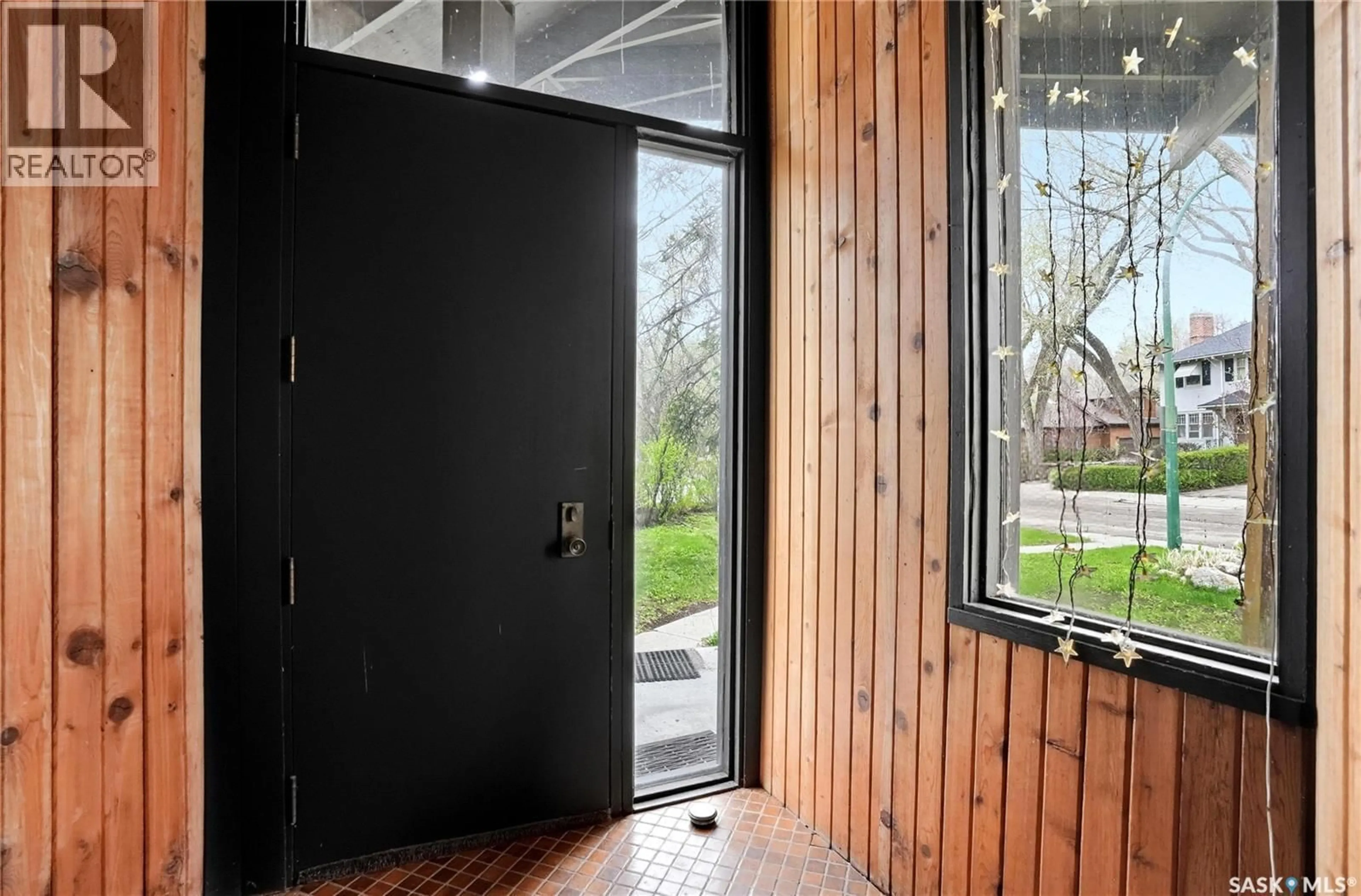 Indoor entryway for 160 LEOPOLD CRESCENT, Regina Saskatchewan S4T6N6