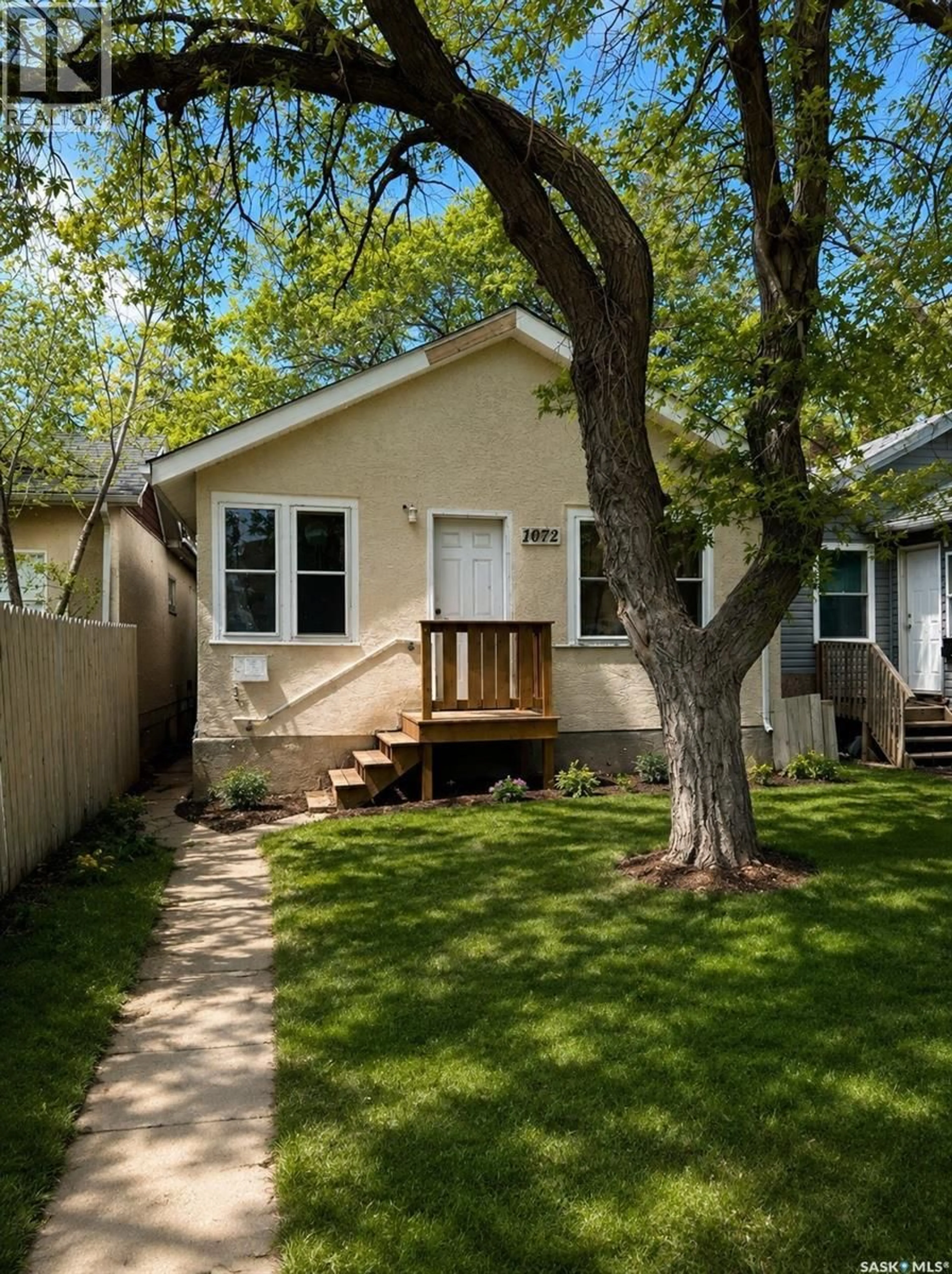 Home with vinyl exterior material, street for 1072 ARGYLE STREET, Regina Saskatchewan S4T3R3