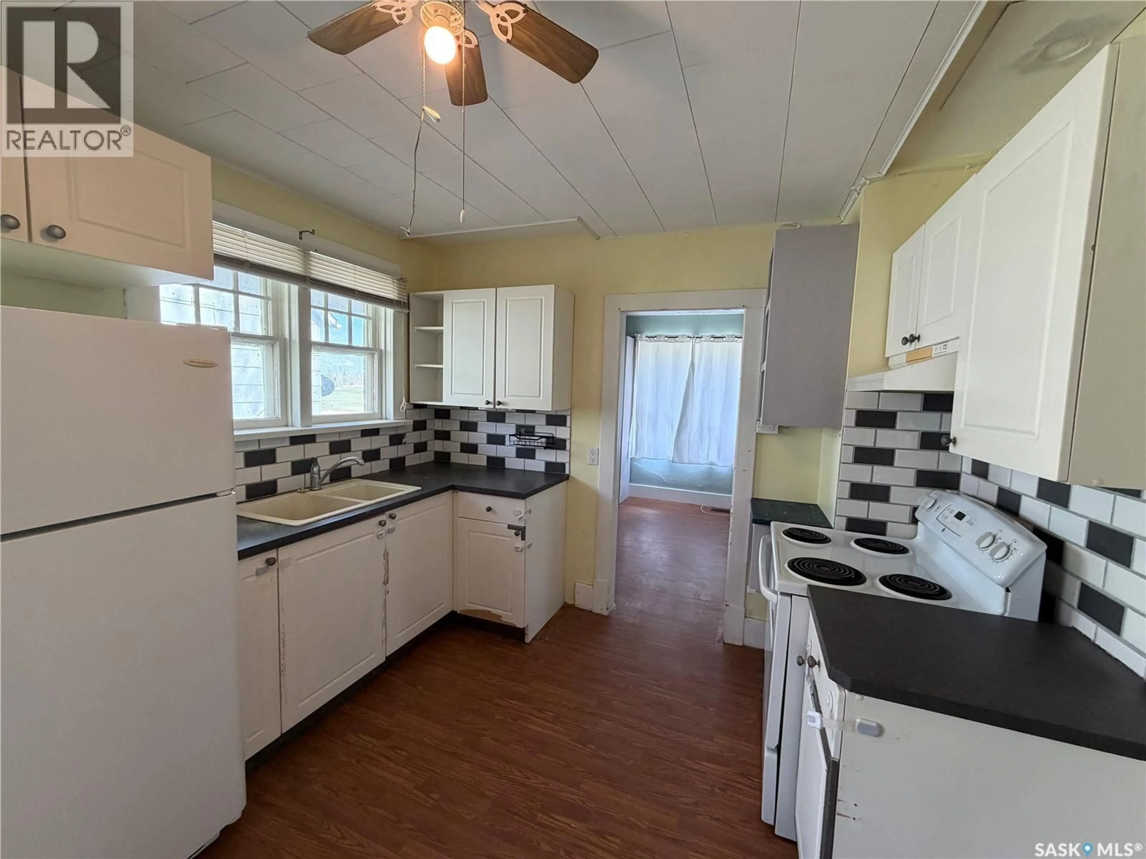 Standard kitchen, unknown for 10 RAILWAY AVENUE, Redvers Saskatchewan S0C2H0