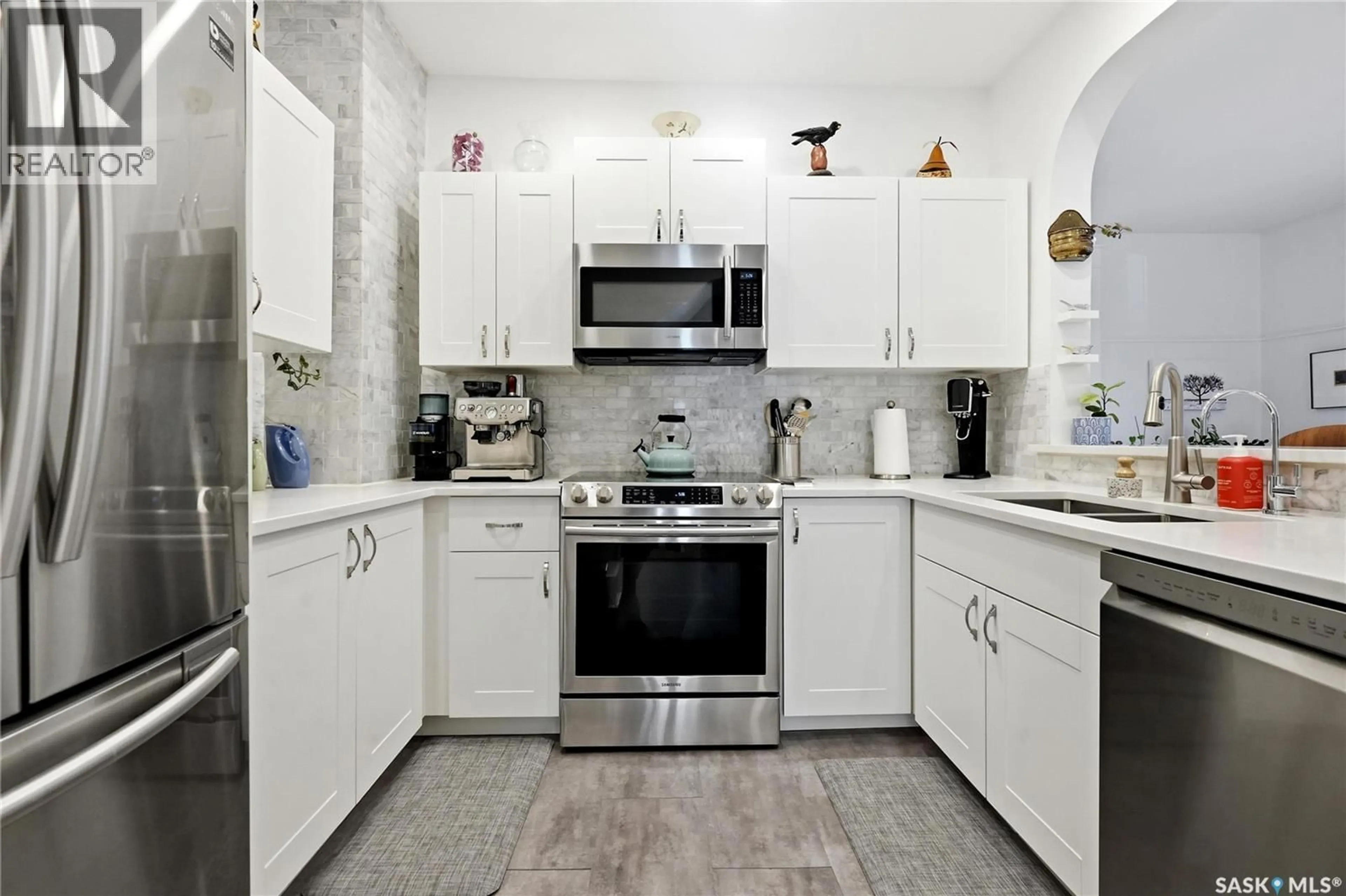 Standard kitchen, ceramic/tile floor for 2035 ELPHINSTONE STREET, Regina Saskatchewan S4T3N5