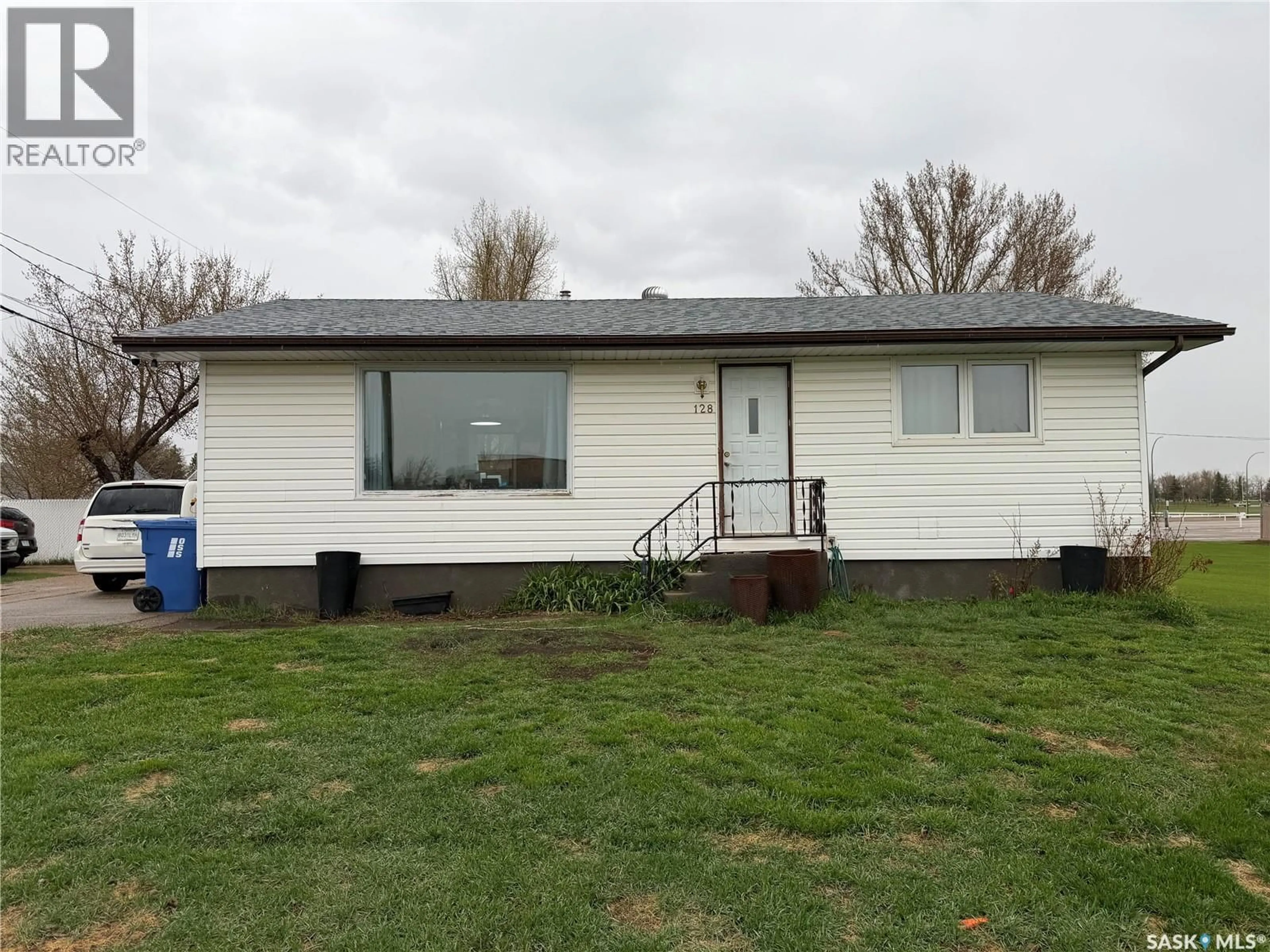 Home with vinyl exterior material, street for 128 9TH STREET, Melville Saskatchewan S0A2P0