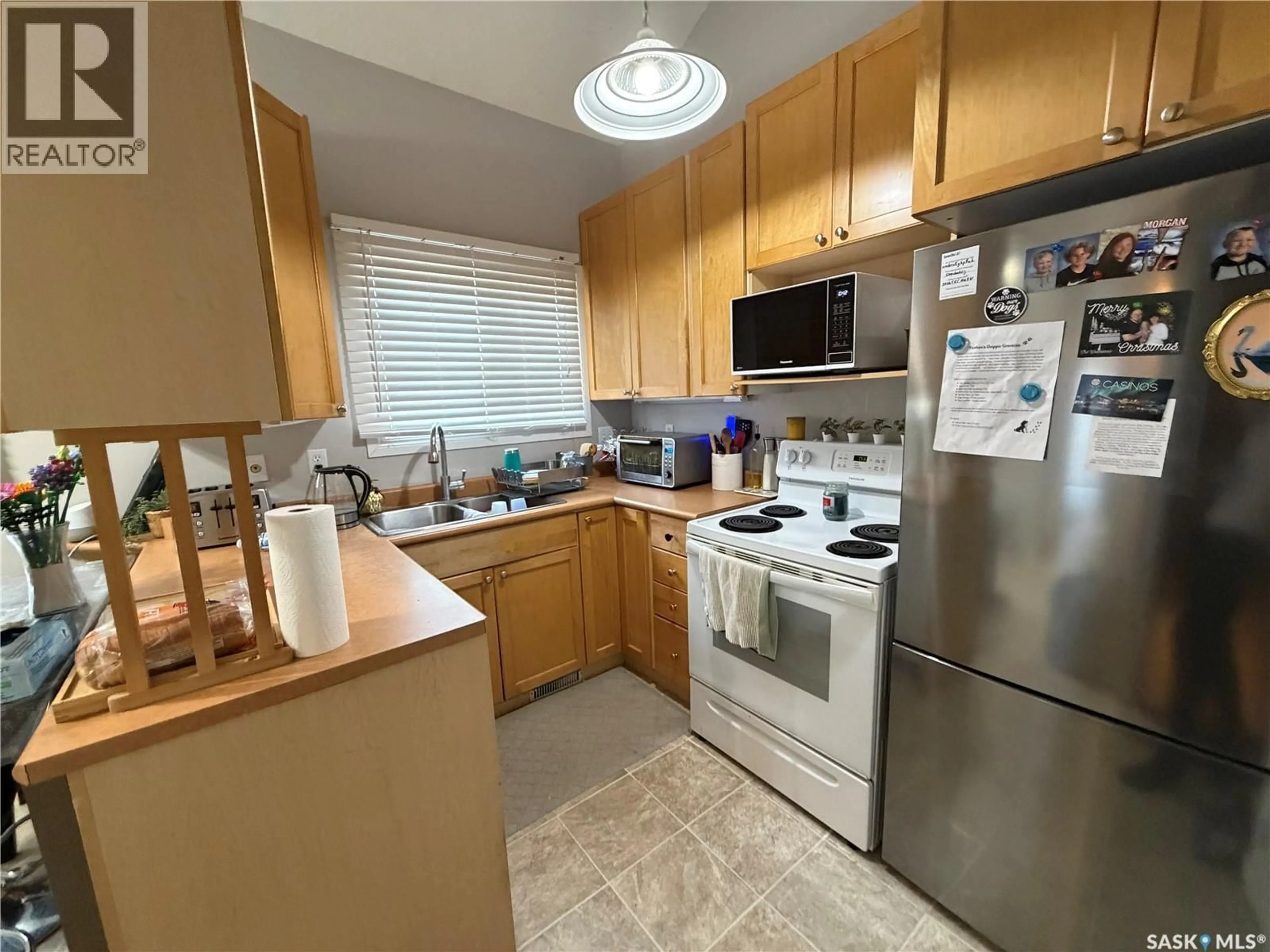 Standard kitchen, unknown for 331 - 49 PENDYGRASSE ROAD, Saskatoon Saskatchewan S7M4R3