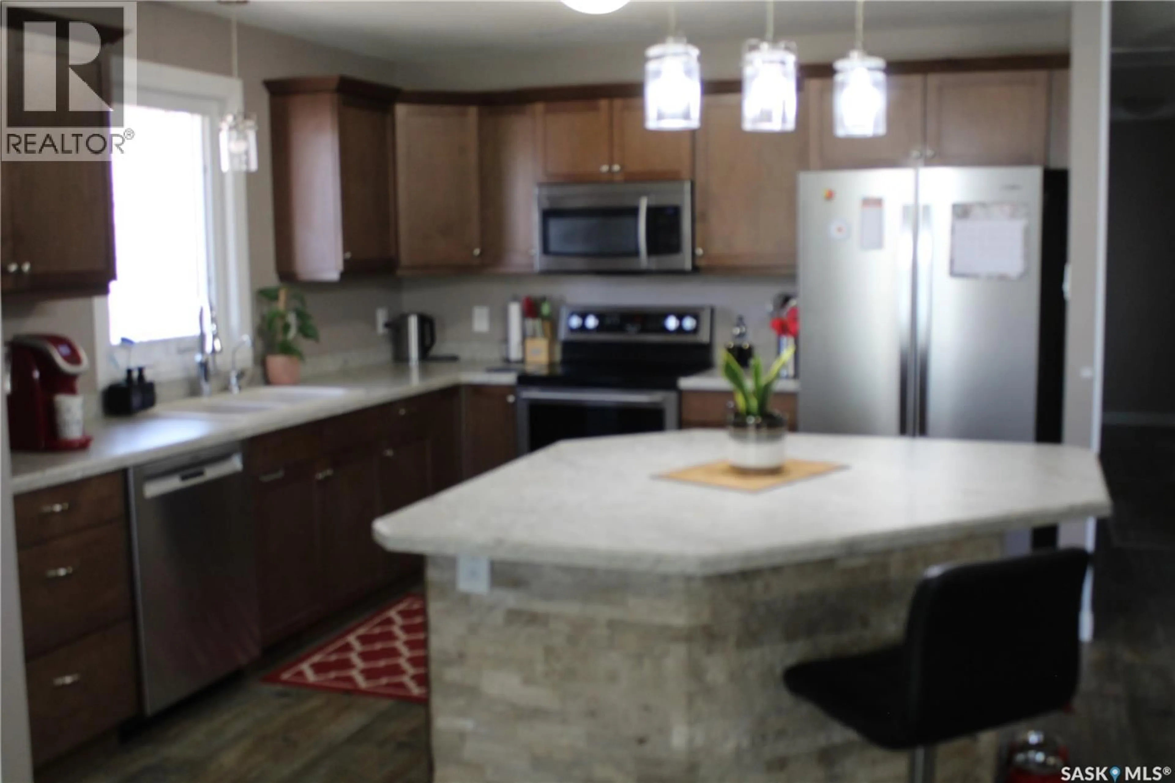 Open concept kitchen, ceramic/tile floor for 183 ALLANBROOKE DRIVE, Yorkton Saskatchewan S3N3K1