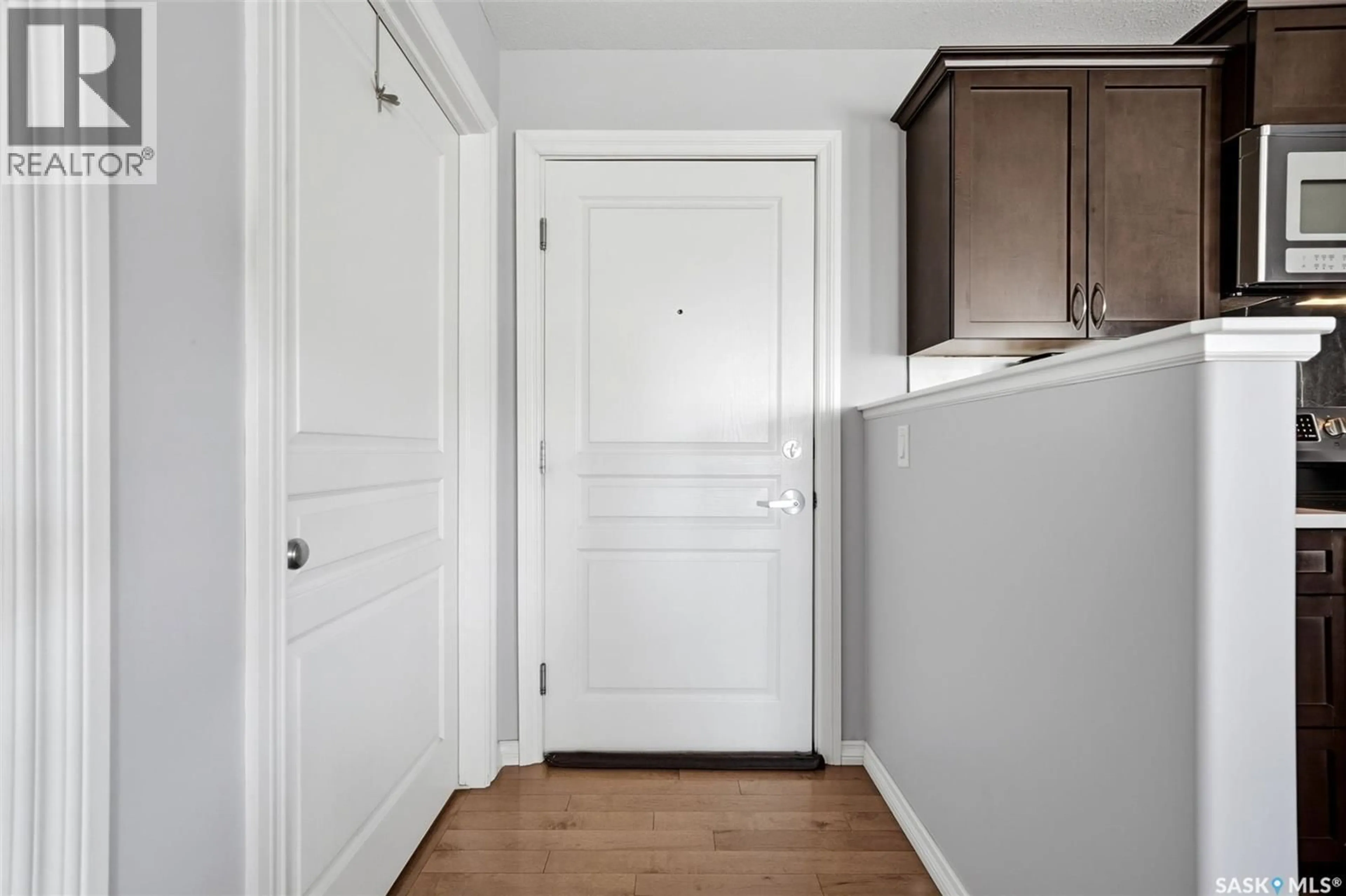 Indoor entryway for 217 1621 DAKOTA DRIVE, Regina Saskatchewan S4Z0A8