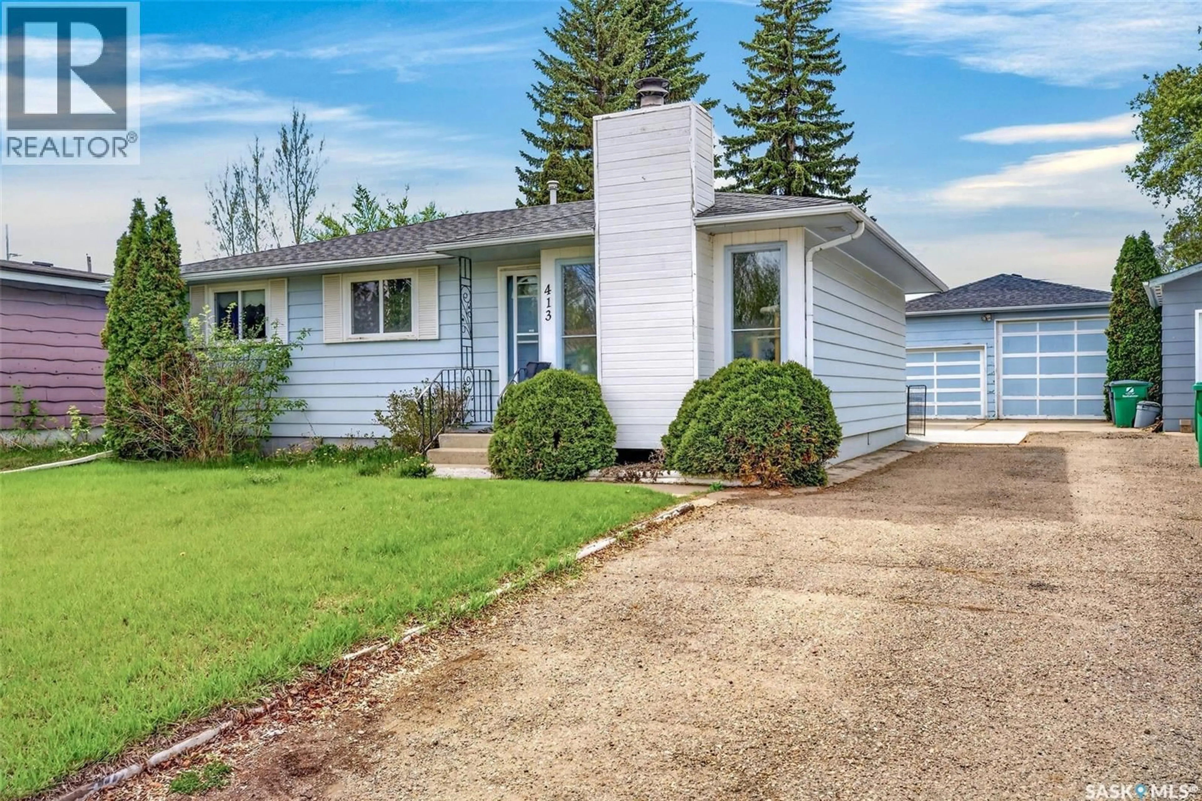 Home with vinyl exterior material, street for 413 VANCOUVER AVENUE, Saskatoon Saskatchewan S7L4J8