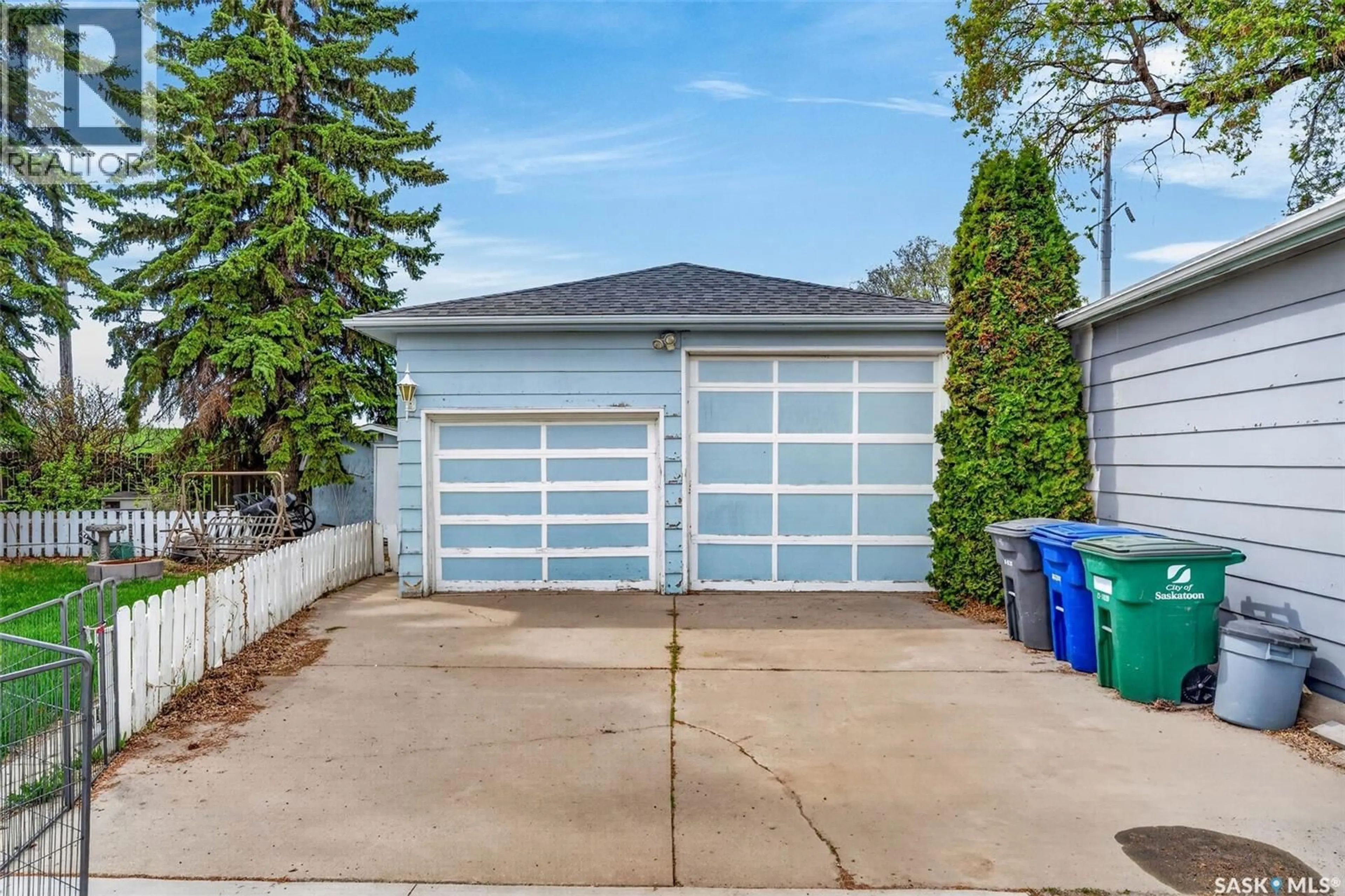 Indoor garage for 413 VANCOUVER AVENUE, Saskatoon Saskatchewan S7L4J8