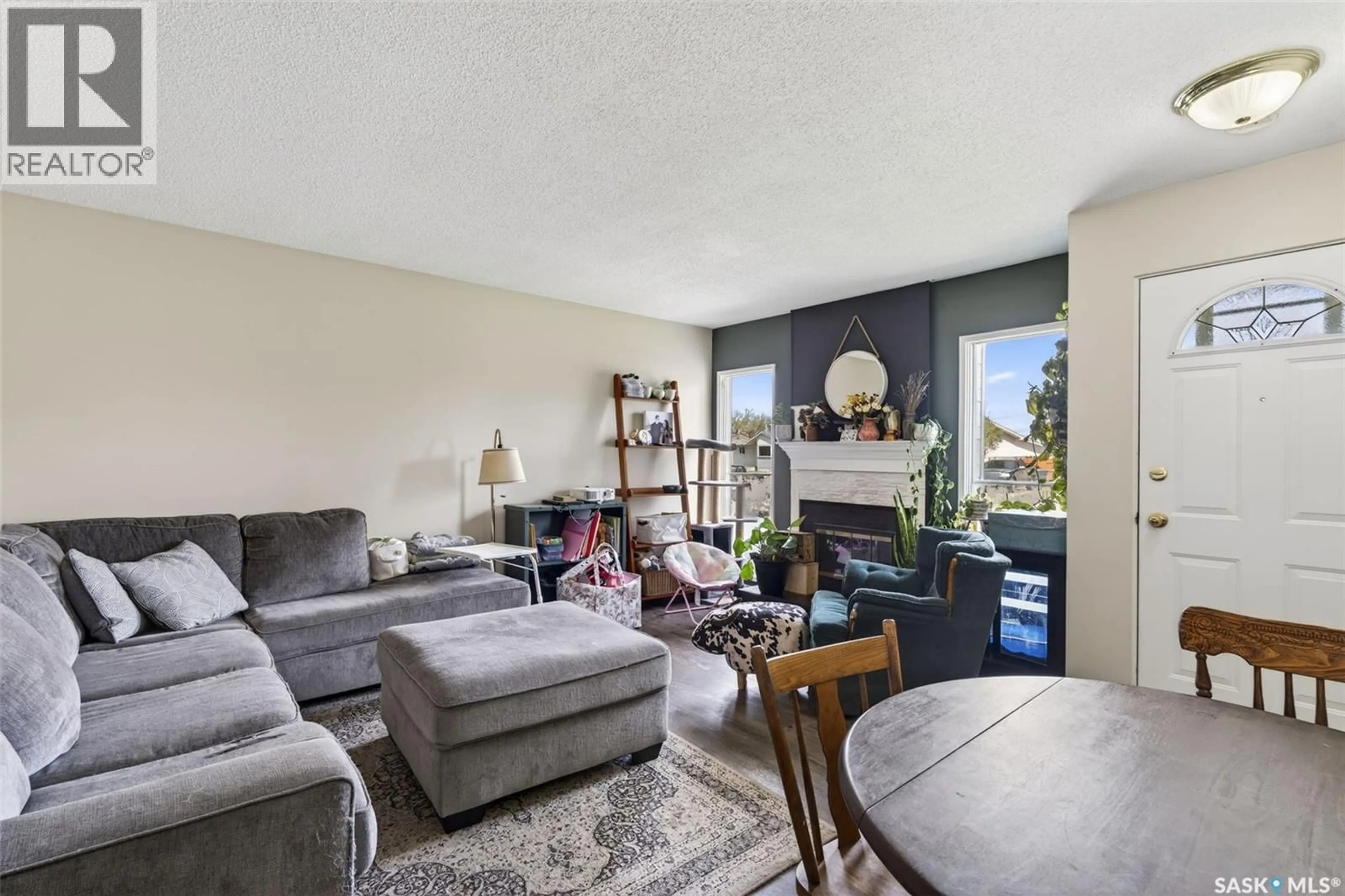 Living room with furniture, unknown for 413 VANCOUVER AVENUE, Saskatoon Saskatchewan S7L4J8