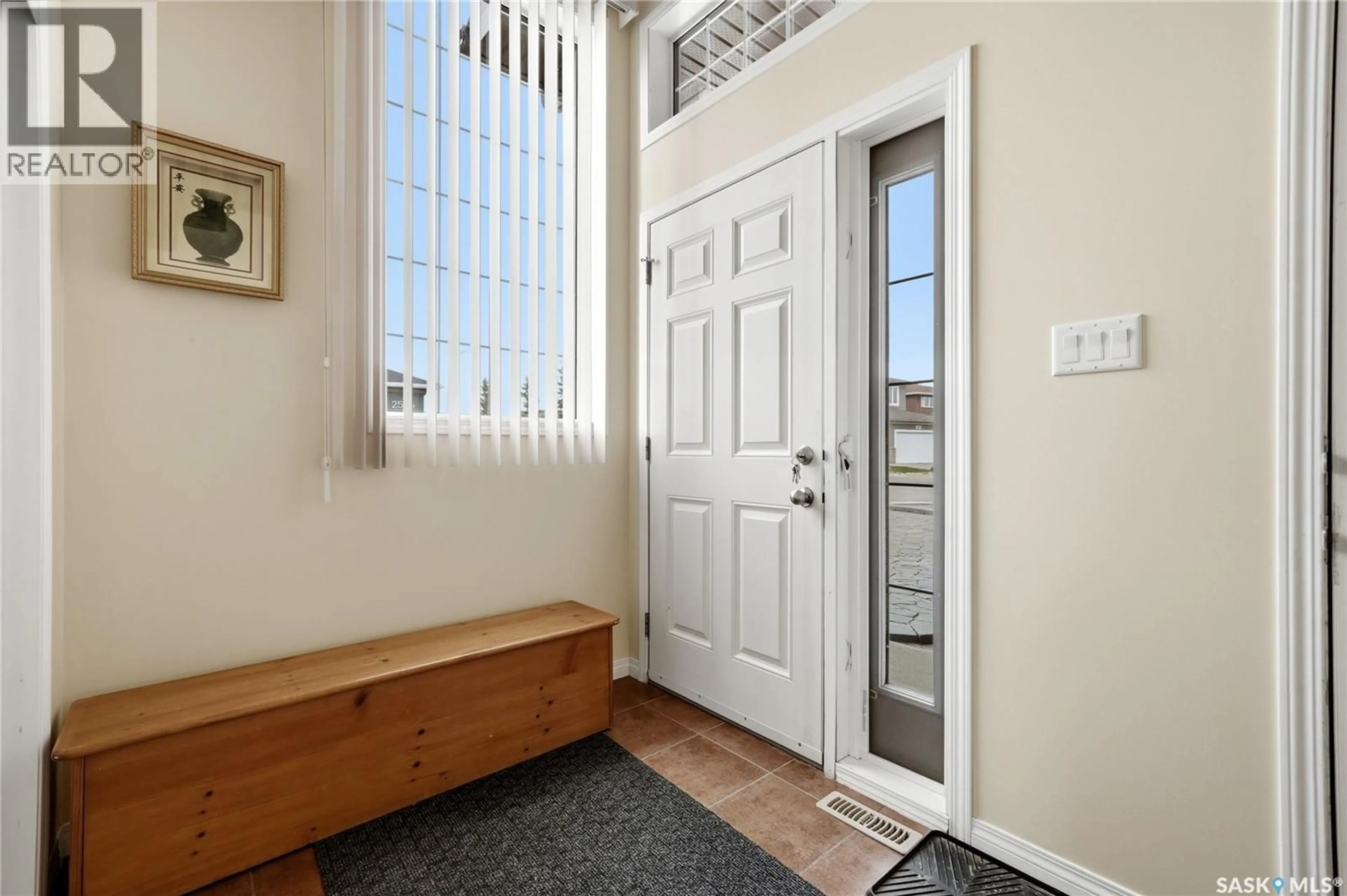 Indoor entryway for 2534 WINDSOR PARK ROAD, Regina Saskatchewan S4V1K4