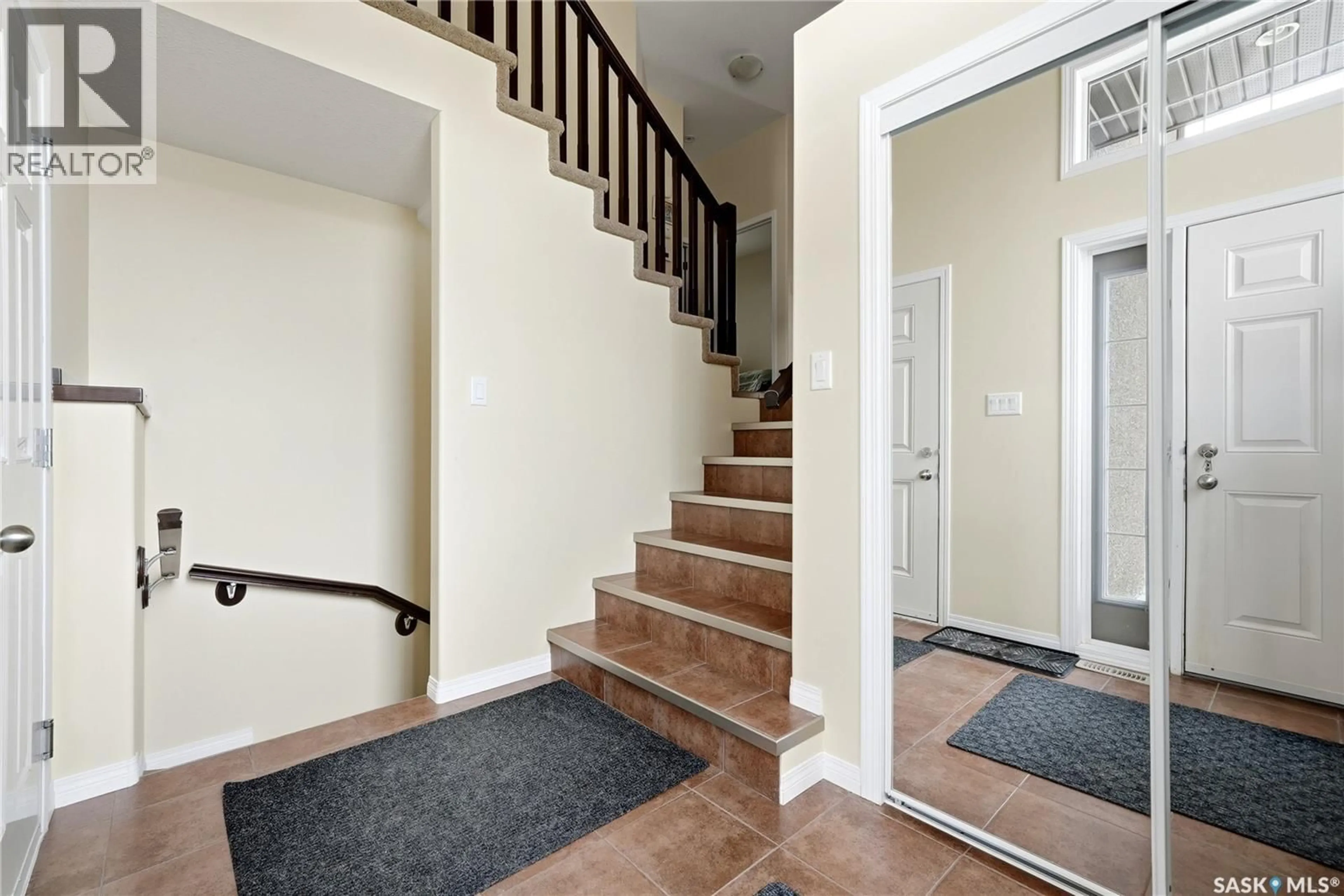 Indoor entryway for 2534 WINDSOR PARK ROAD, Regina Saskatchewan S4V1K4