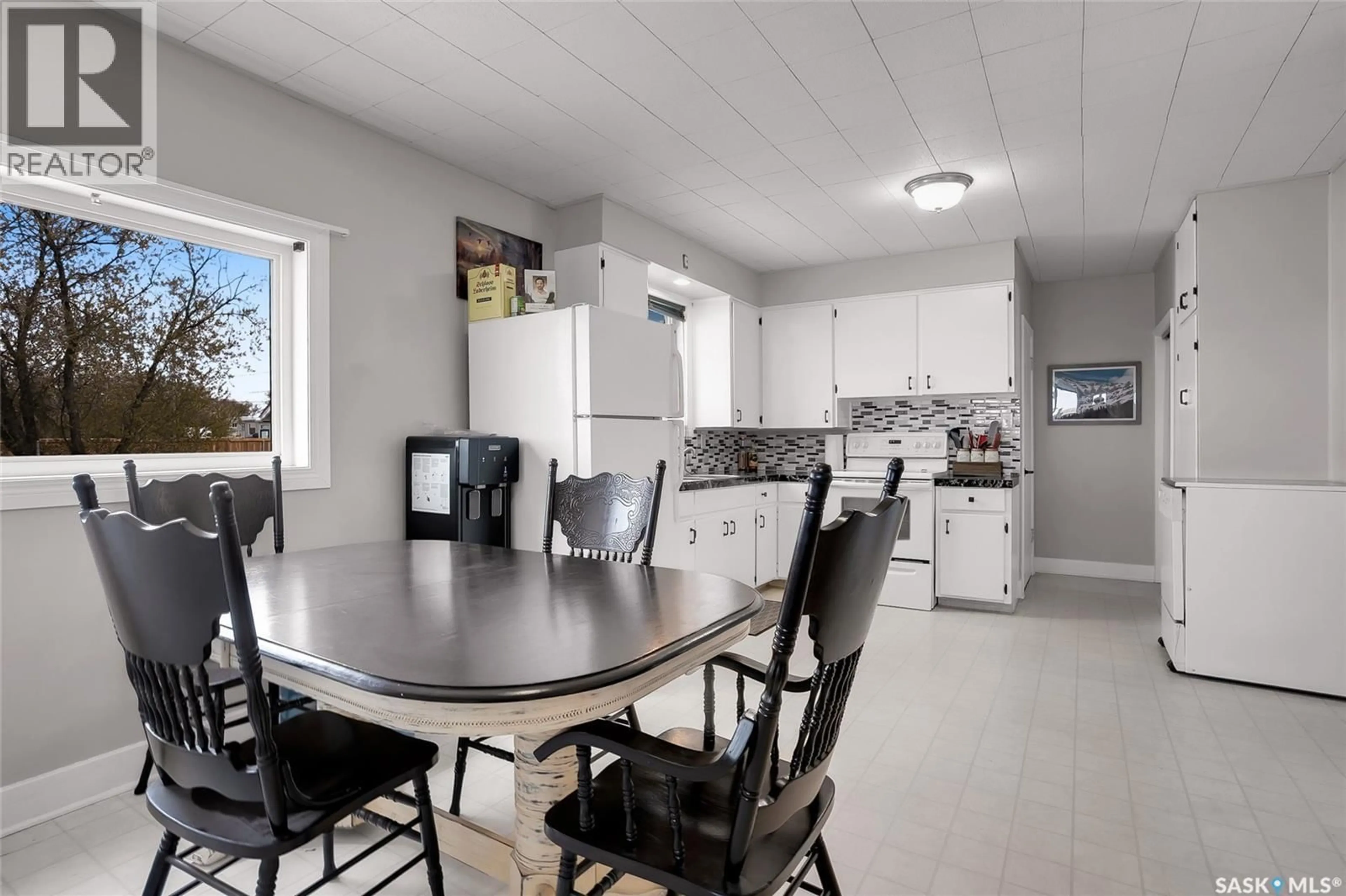 Open concept kitchen, ceramic/tile floor for 406 RAILWAY AVENUE, Alvena Saskatchewan S0K0A0