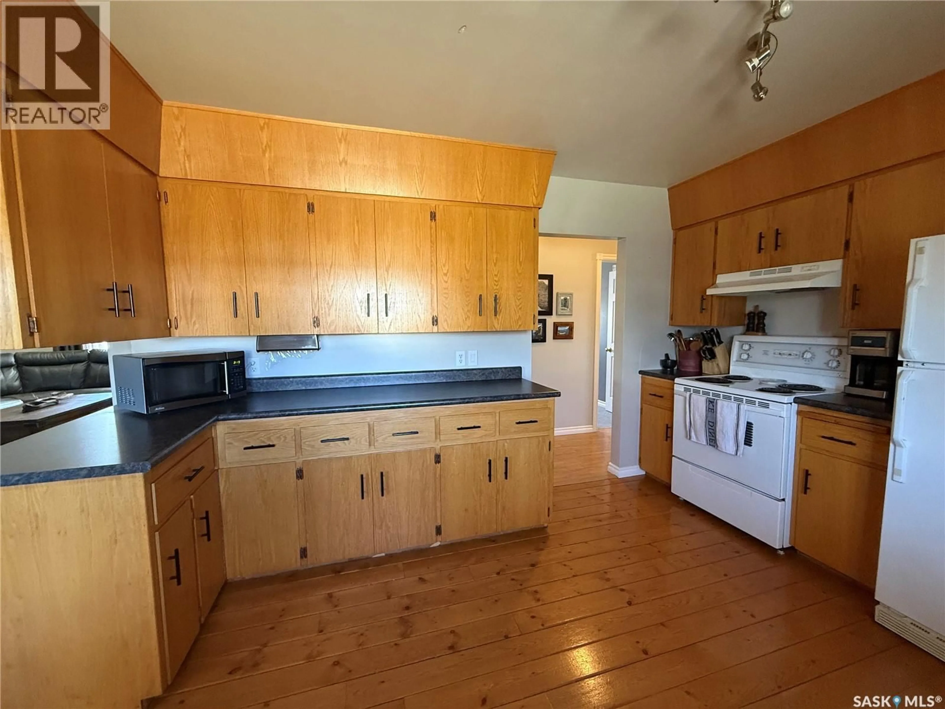 Standard kitchen, wood/laminate floor for 1009 FIRST STREET, Estevan Saskatchewan S4A0G7