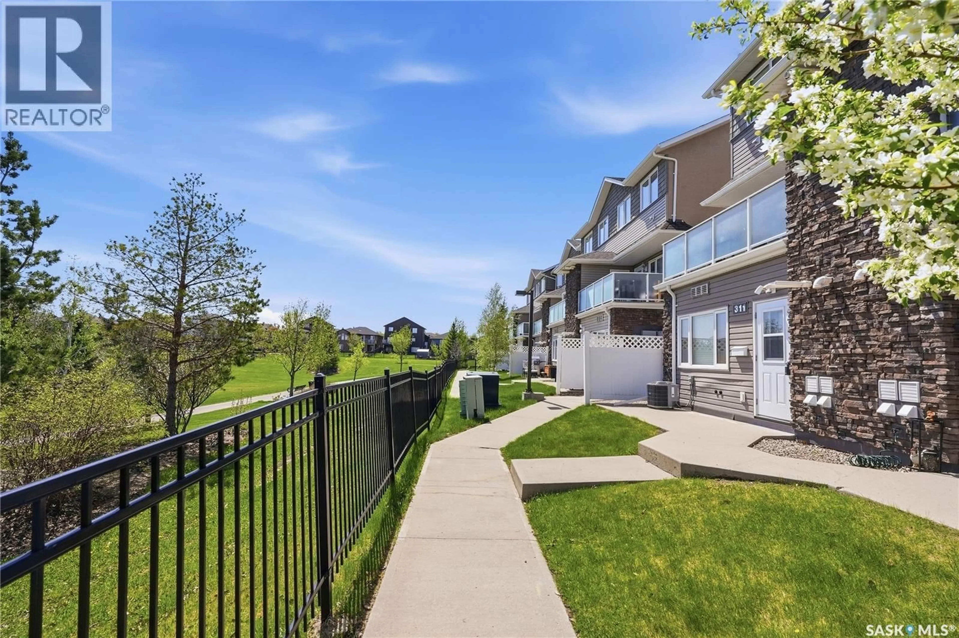 A pic from outside/outdoor area/front of a property/back of a property/a pic from drone, unknown for 311 1022 HAMPTON CIRCLE, Saskatoon Saskatchewan S7R0K4
