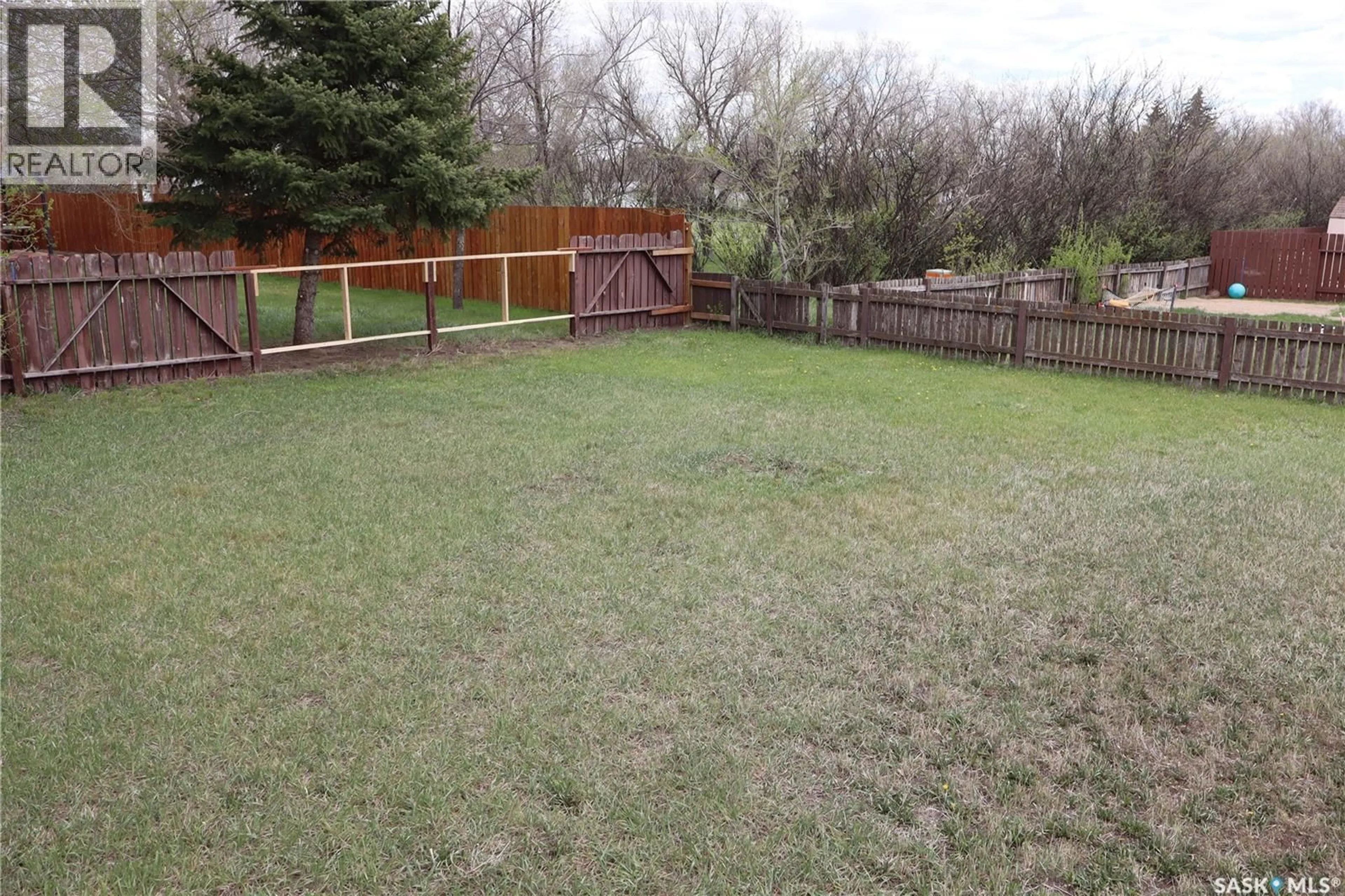 A pic from outside/outdoor area/front of a property/back of a property/a pic from drone, mountain view for 225 WESTVIEW DRIVE, Coronach Saskatchewan S0H0Z0