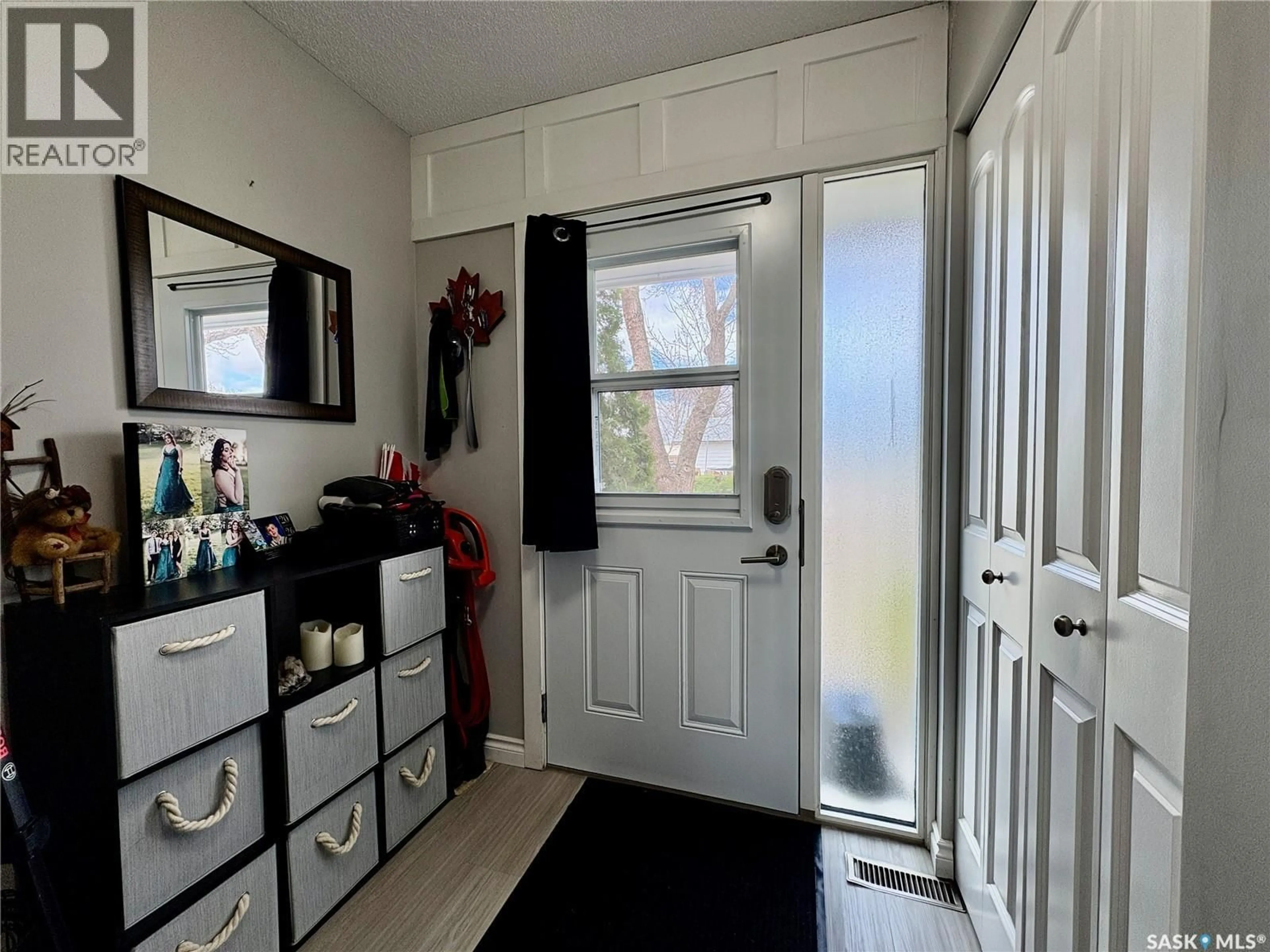 Indoor entryway for 1230 CHAPLIN STREET, Swift Current Saskatchewan S9H1K1