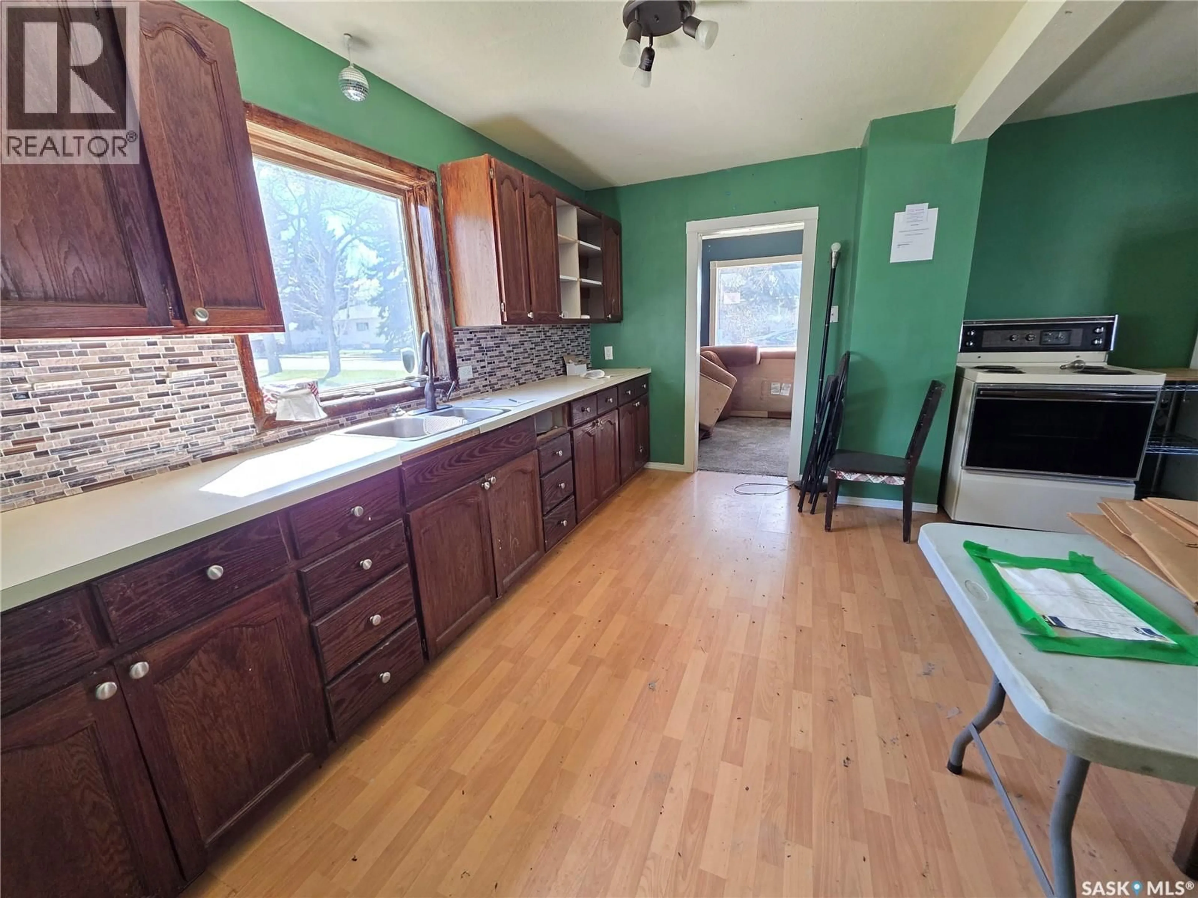 Unknown for 6371 QUEENS AVENUE, Gull Lake Saskatchewan S0N1A0