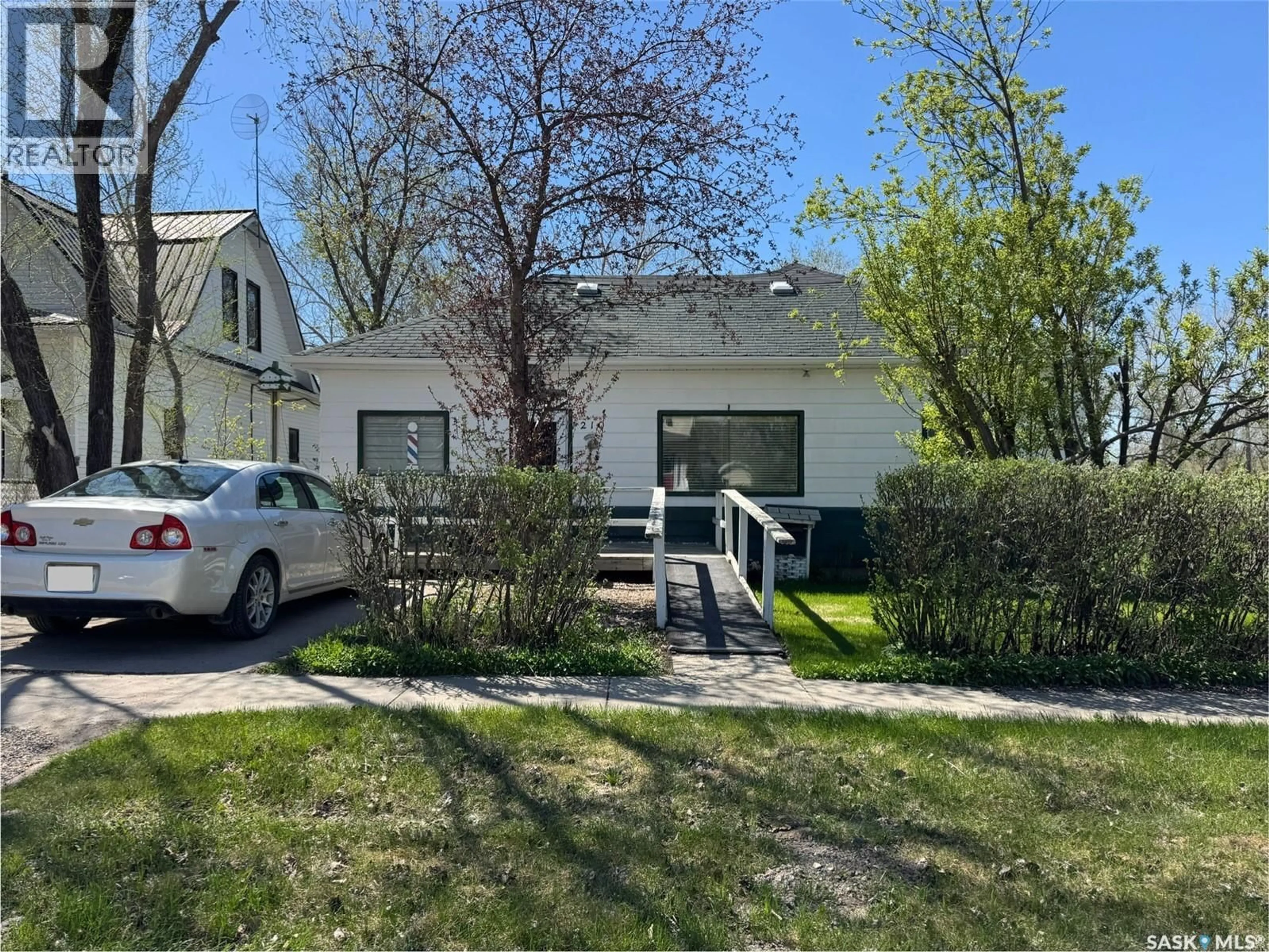 A pic from outside/outdoor area/front of a property/back of a property/a pic from drone, street for 210 2ND STREET, Wynyard Saskatchewan S0A4T0