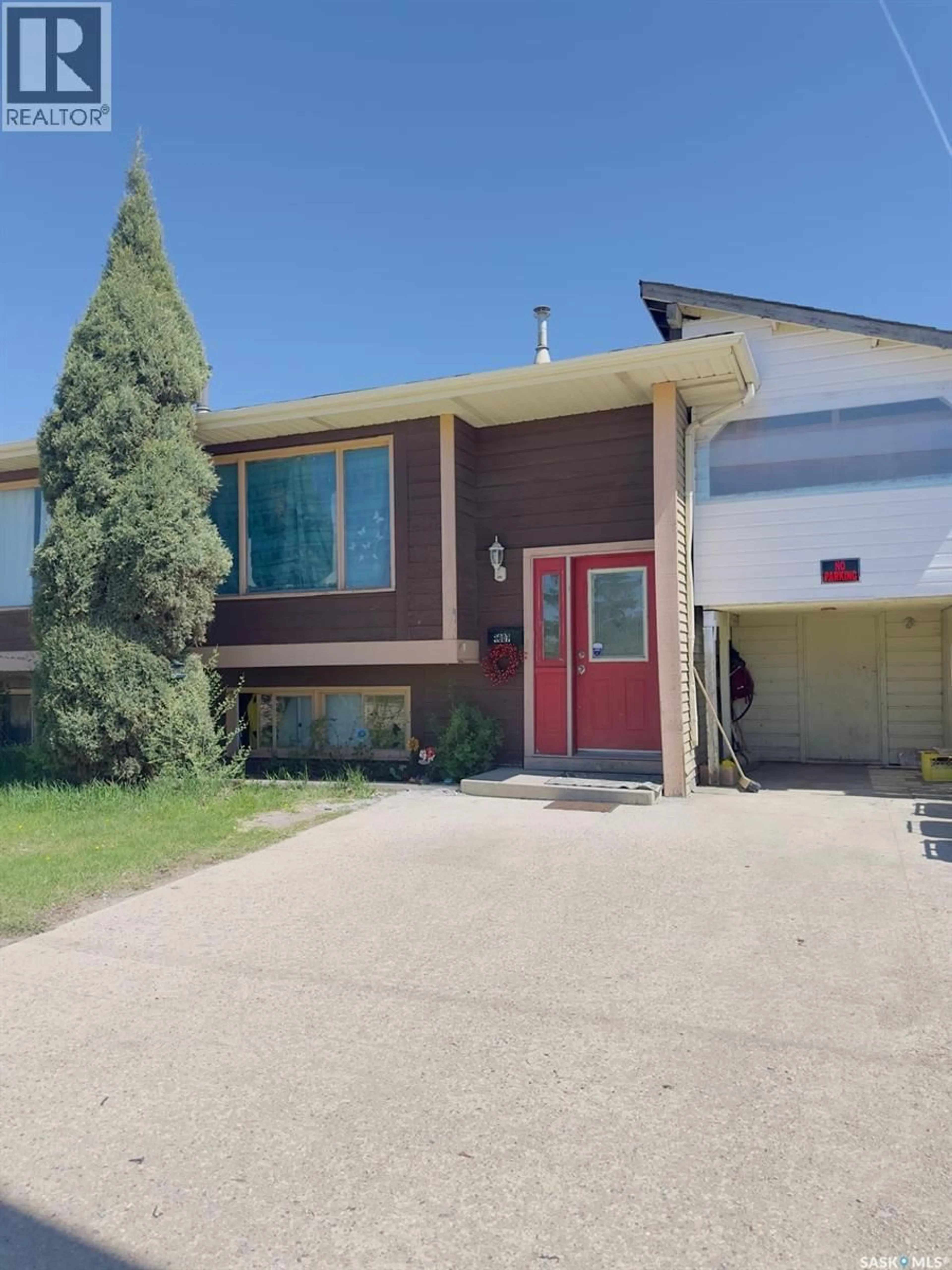 Home with vinyl exterior material, street for 1607 ACADIA DRIVE, Saskatoon Saskatchewan S7H5K7