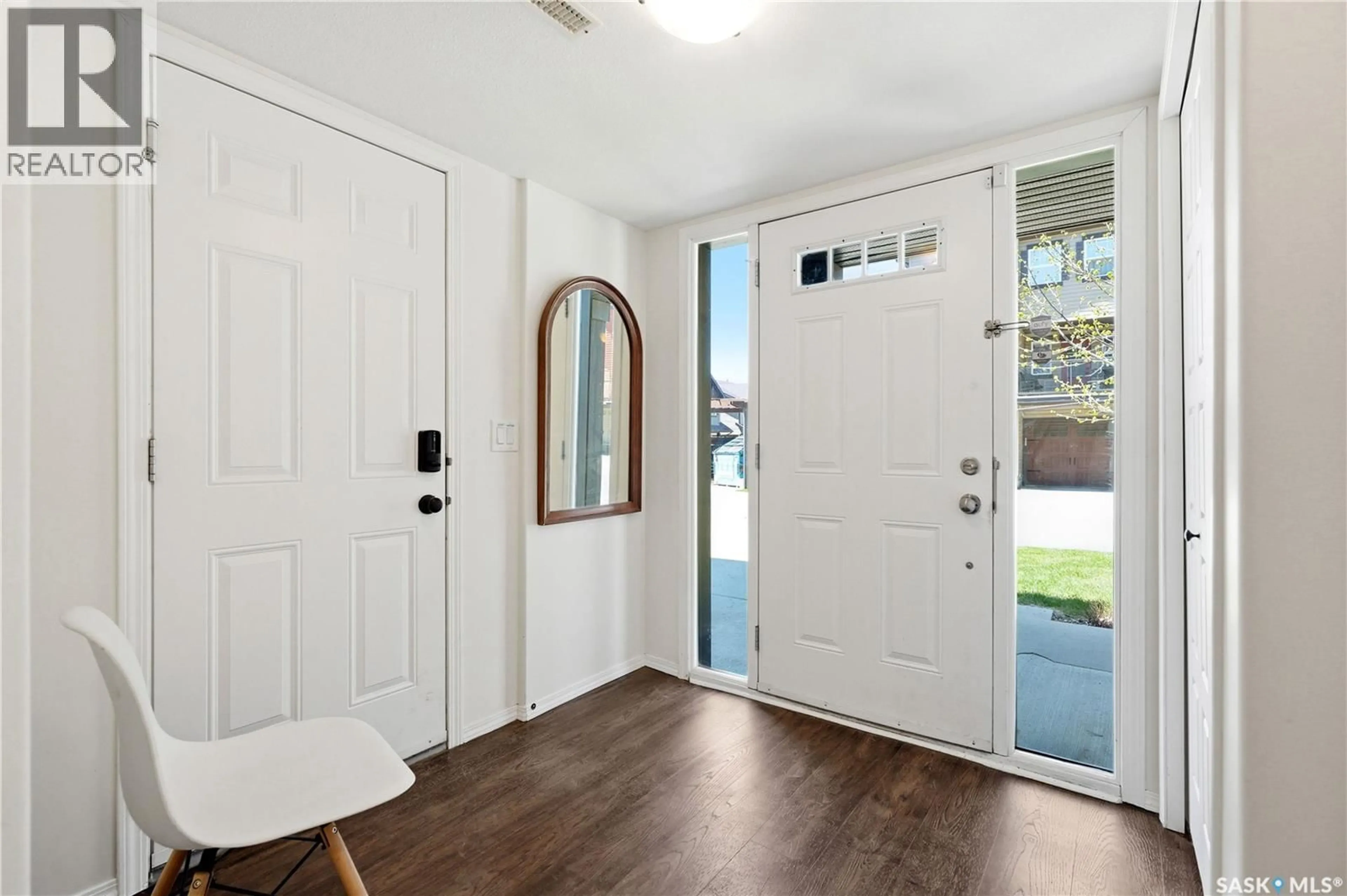 Indoor entryway for 570 150 LANGLOIS WAY, Saskatoon Saskatchewan S7T0K8