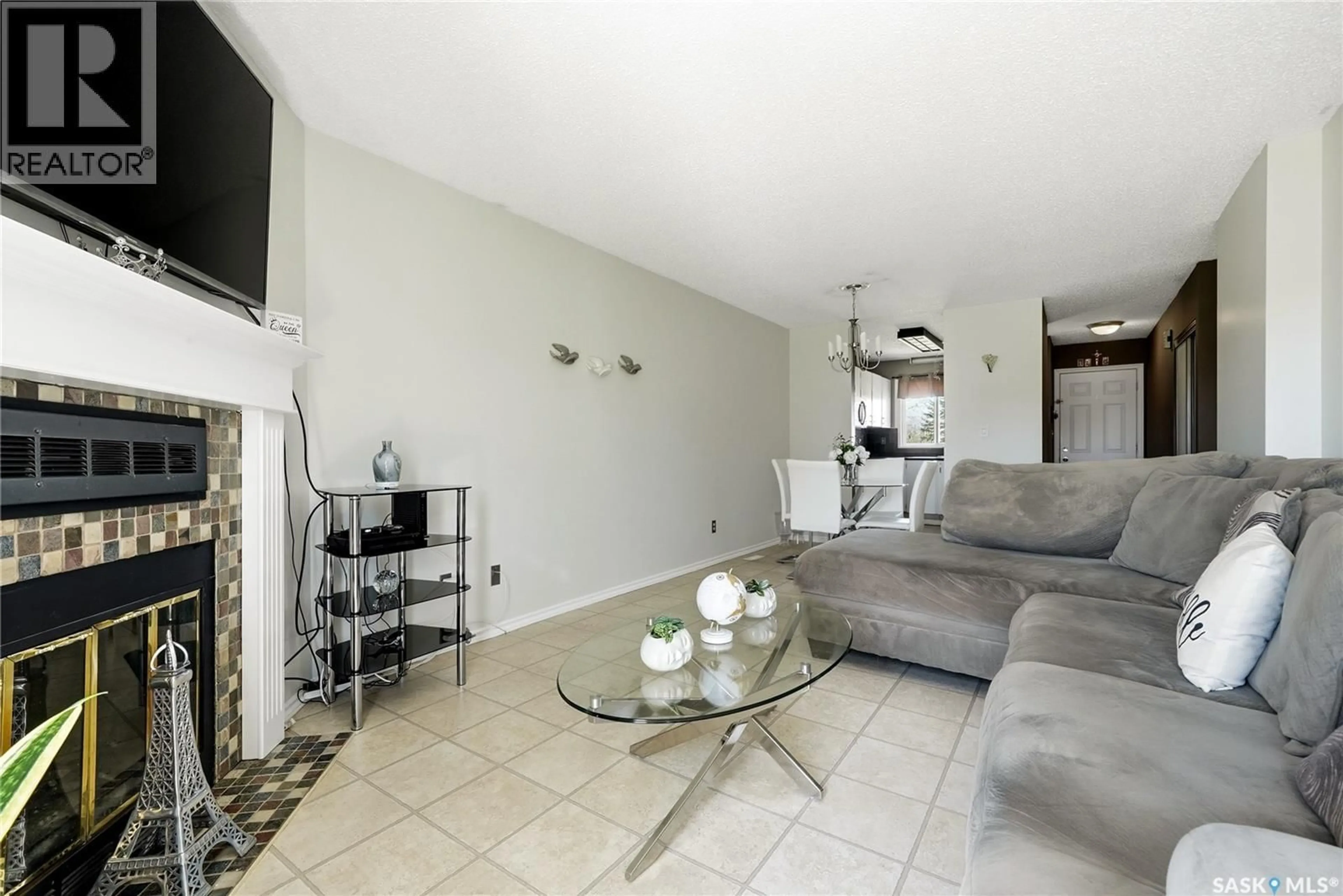 Living room with furniture, unknown for 6427 ROCHDALE BOULEVARD, Regina Saskatchewan S4X2Y9