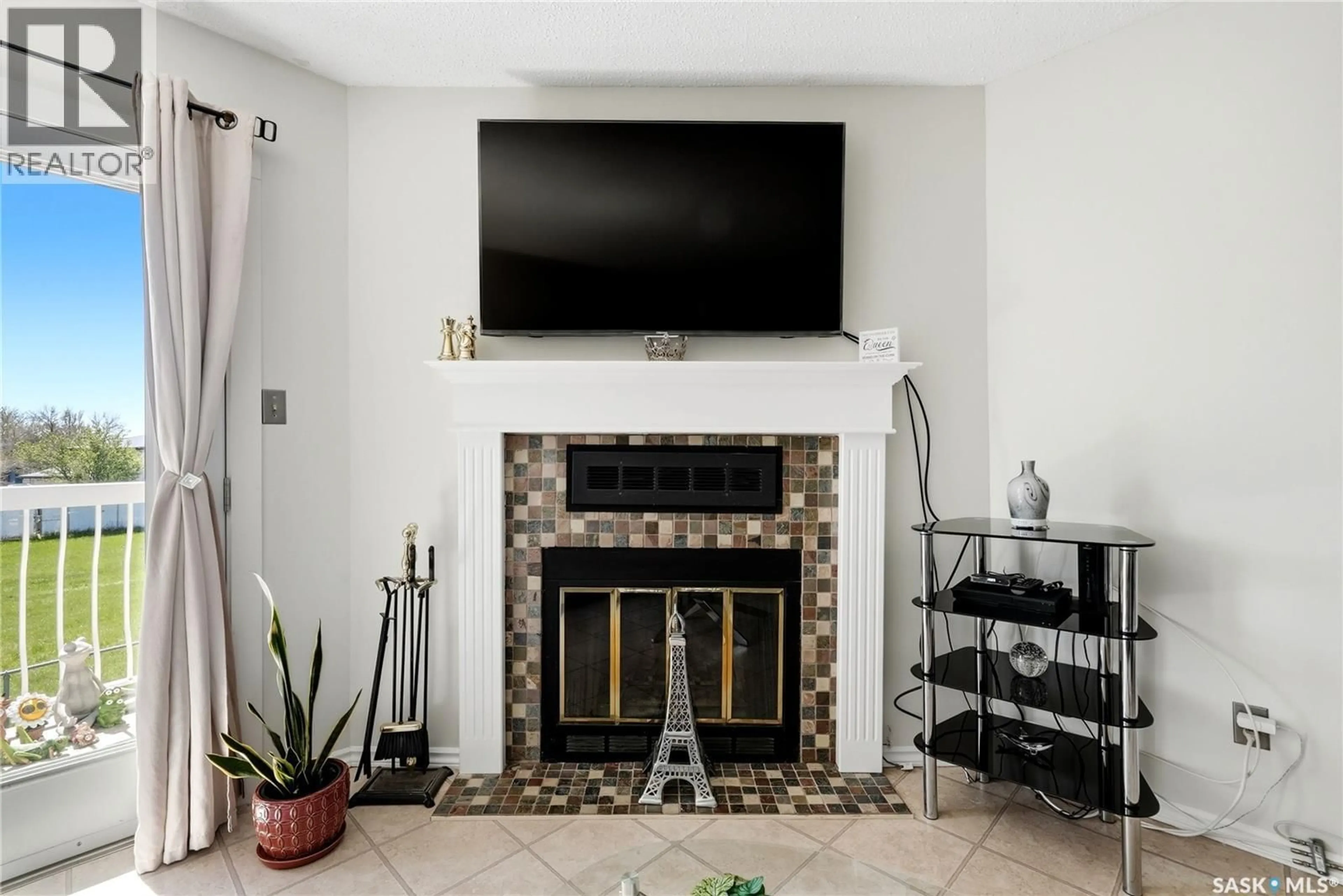 Home theater for 6427 ROCHDALE BOULEVARD, Regina Saskatchewan S4X2Y9