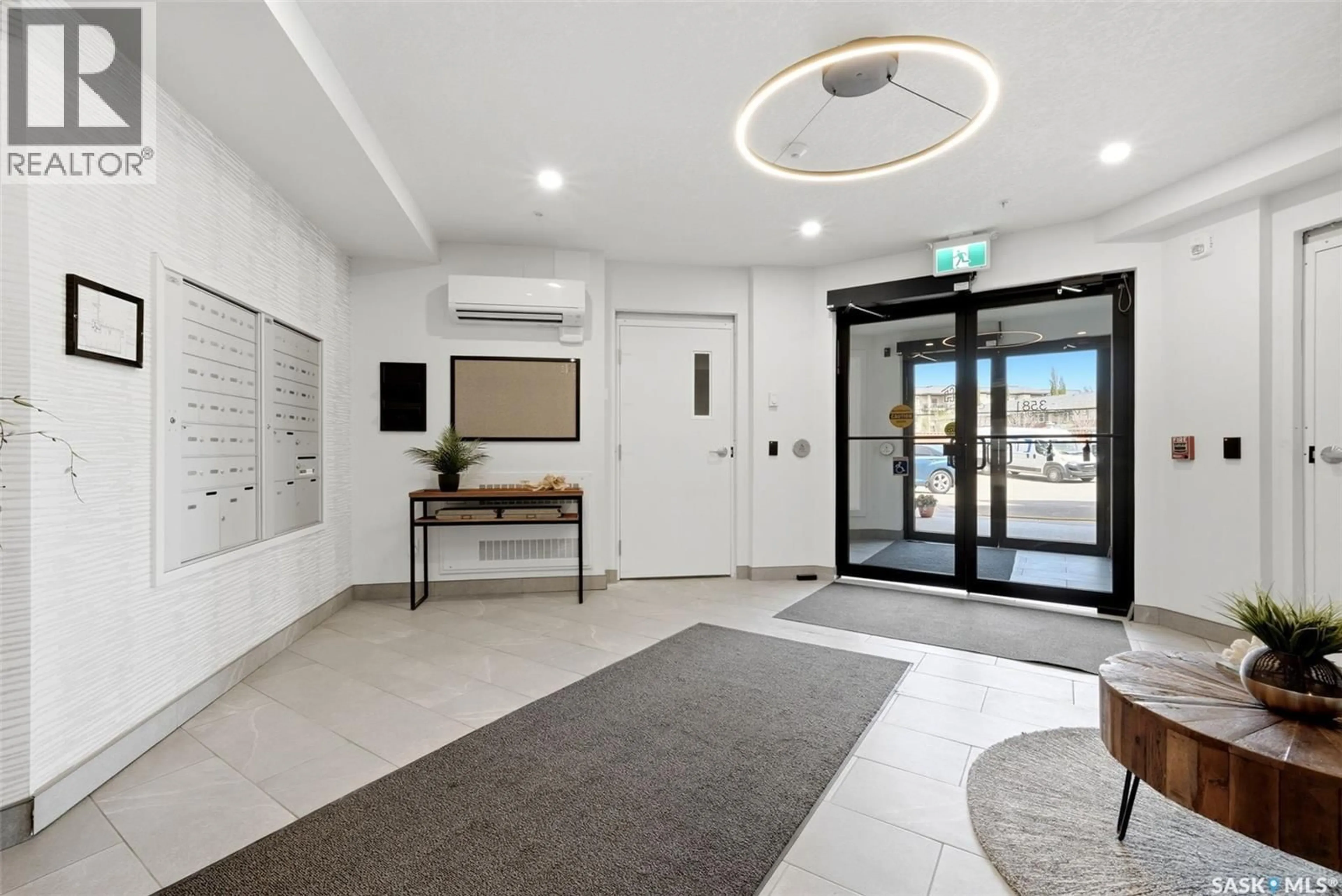 Indoor foyer for 406 - 3581 EVANS COURT, Regina Saskatchewan S4S0N5