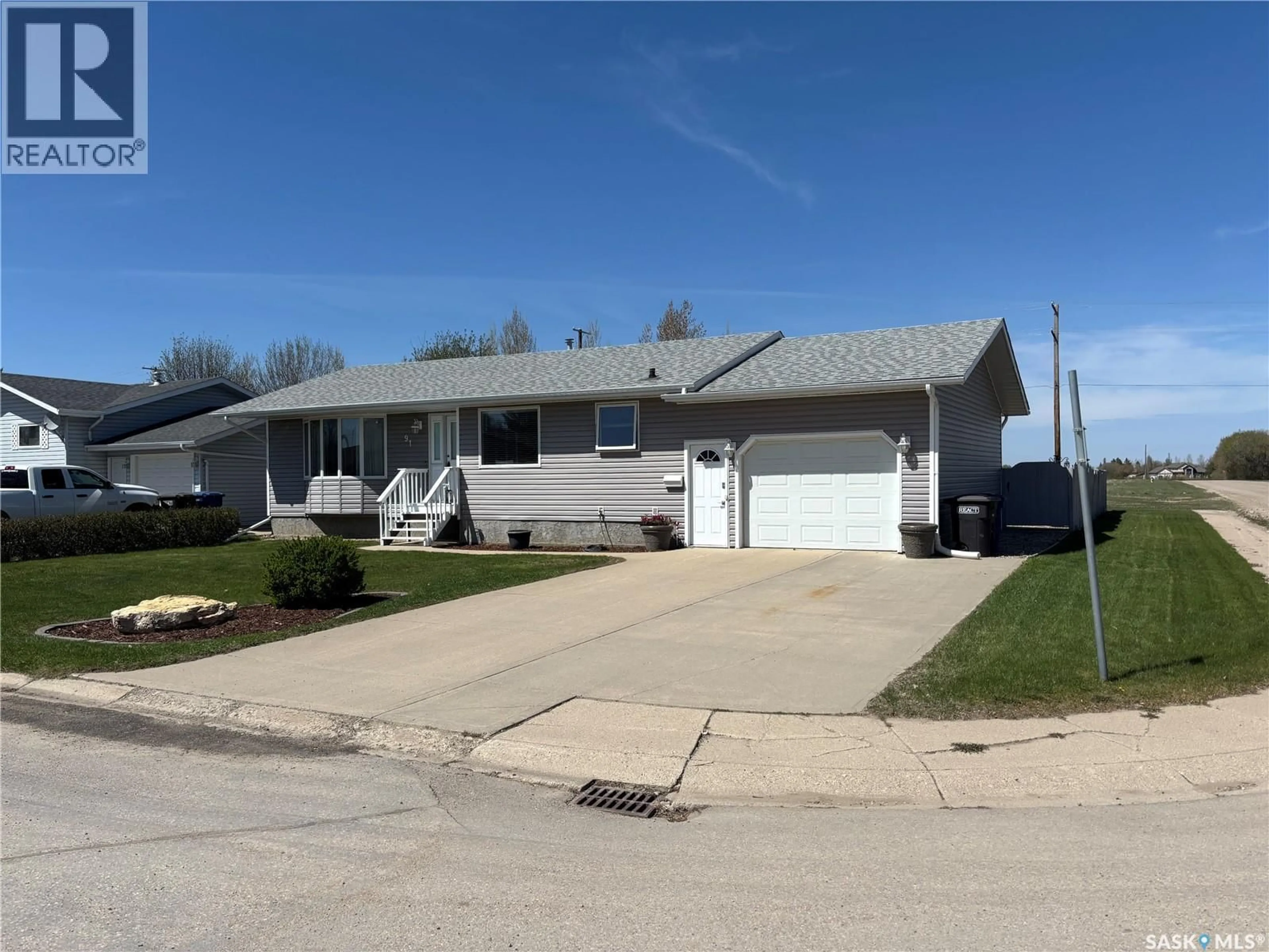 Home with vinyl exterior material, street for 91 2ND AVENUE, Humboldt Saskatchewan S0K2A0