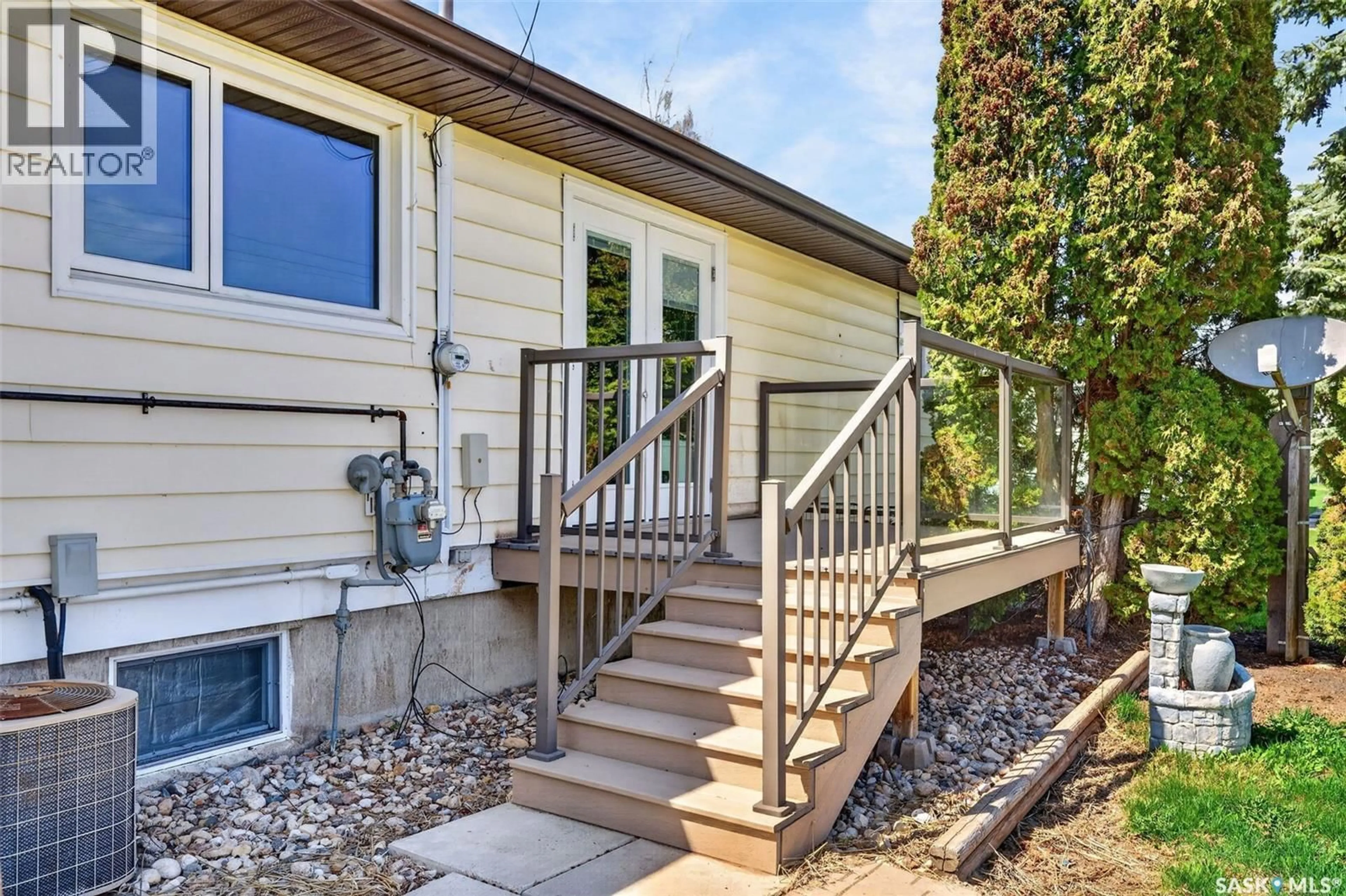 Home with vinyl exterior material, street for 507 3RD AVENUE, Naicam Saskatchewan S0K2Z0