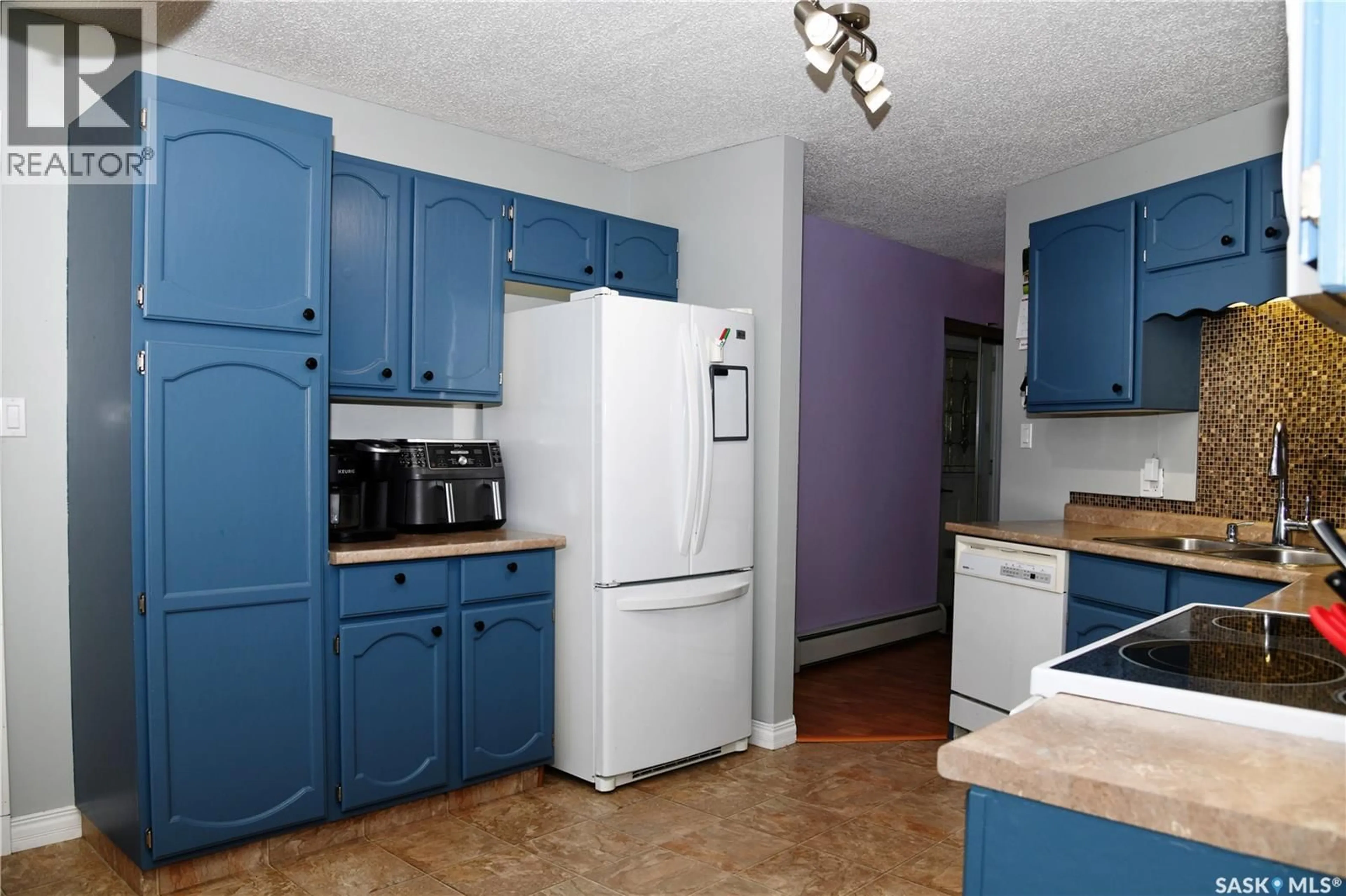 Standard kitchen, ceramic/tile floor for 134 COOPER CRESCENT, Saskatoon Saskatchewan S7M4L3
