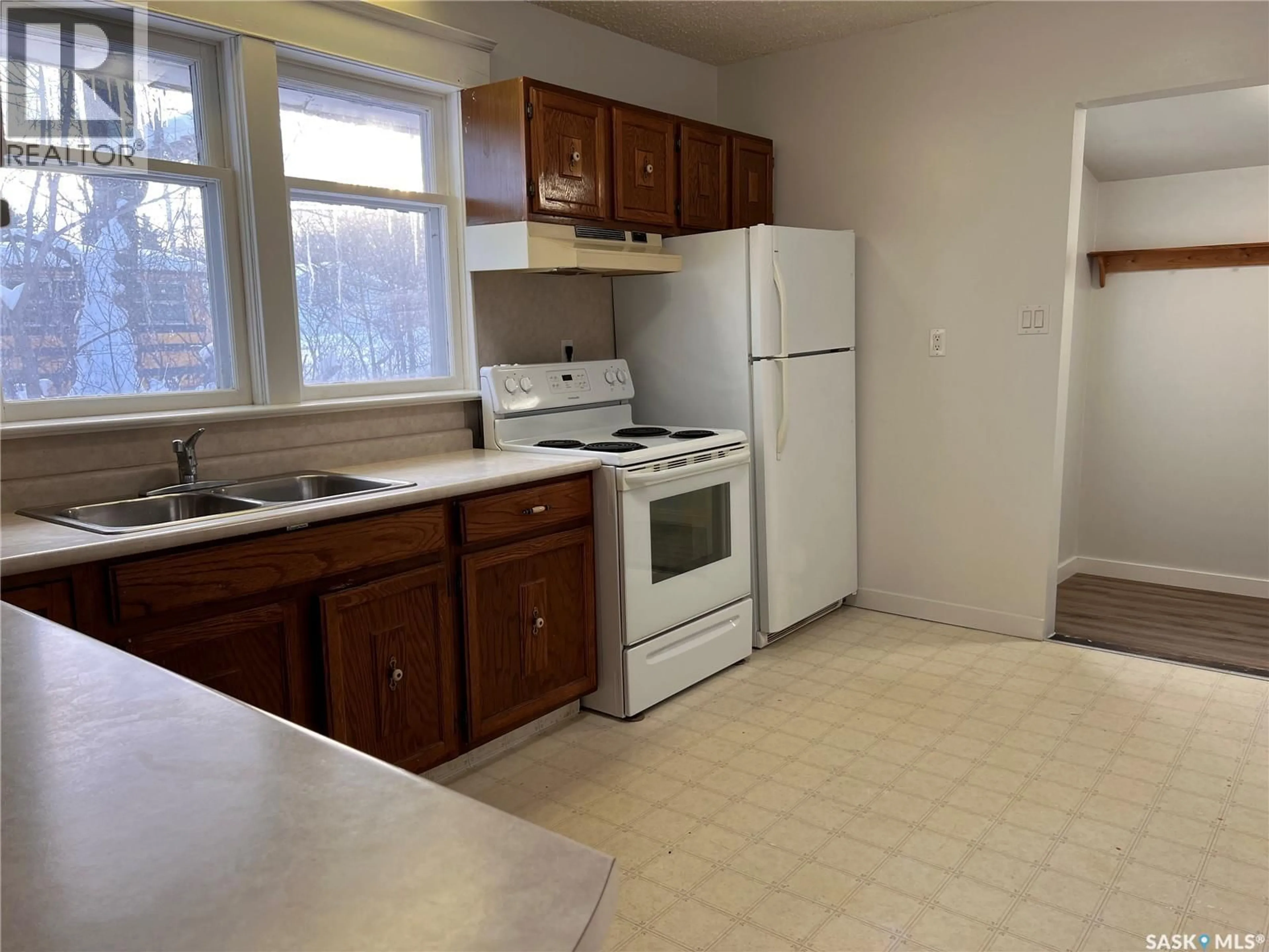 Standard kitchen, unknown for 215 7TH STREET, Wynyard Saskatchewan S0A4T0