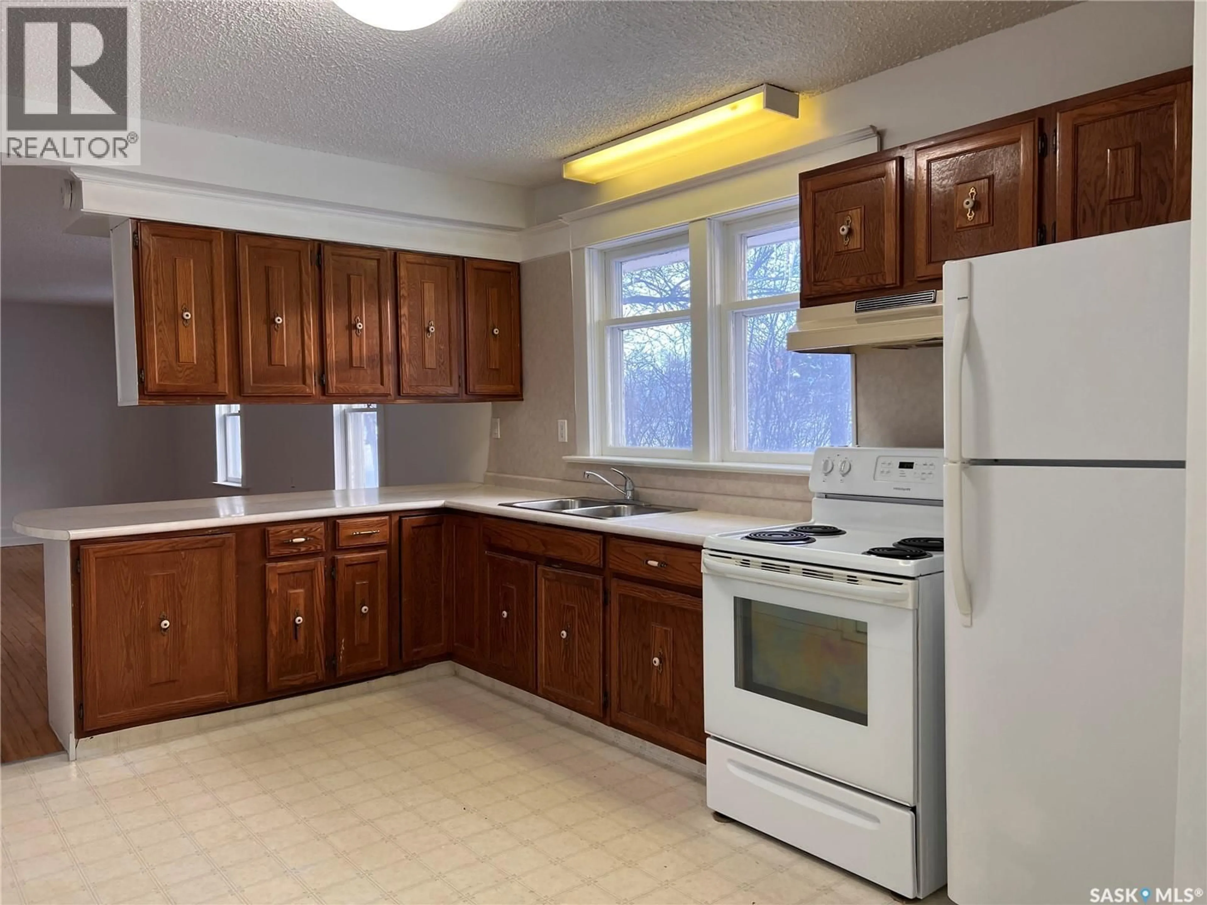 Standard kitchen, unknown for 215 7TH STREET, Wynyard Saskatchewan S0A4T0