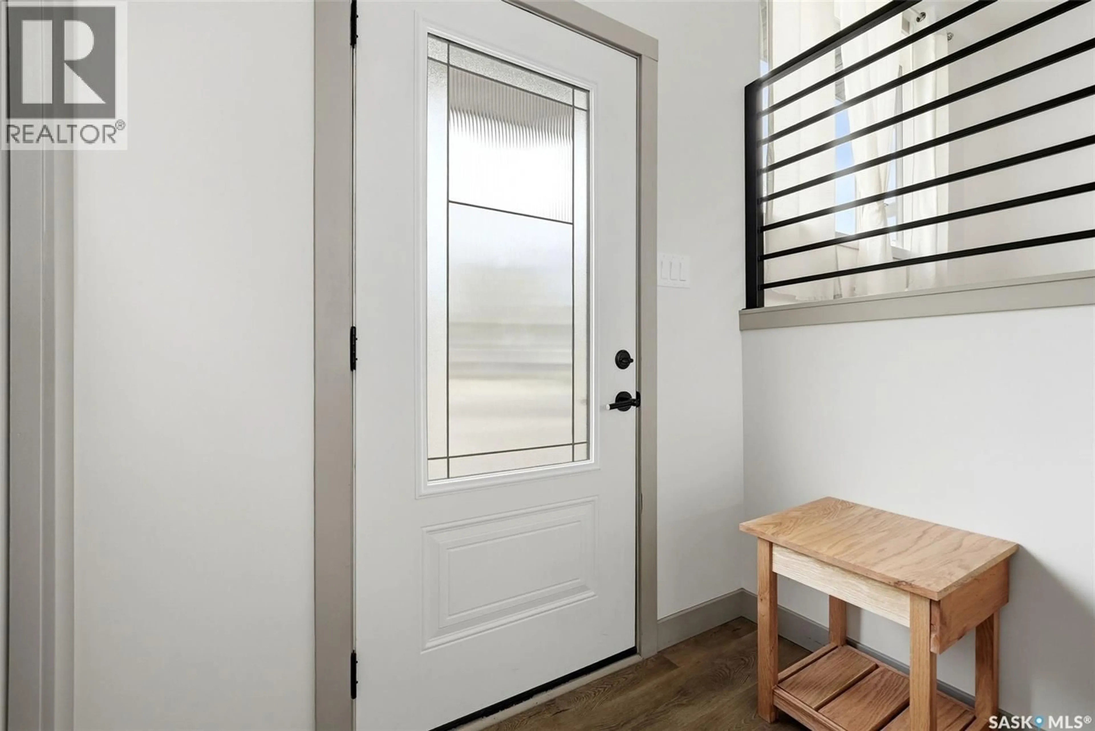 Indoor entryway for 306 HOWE PLACE, Regina Saskatchewan S4R8M5