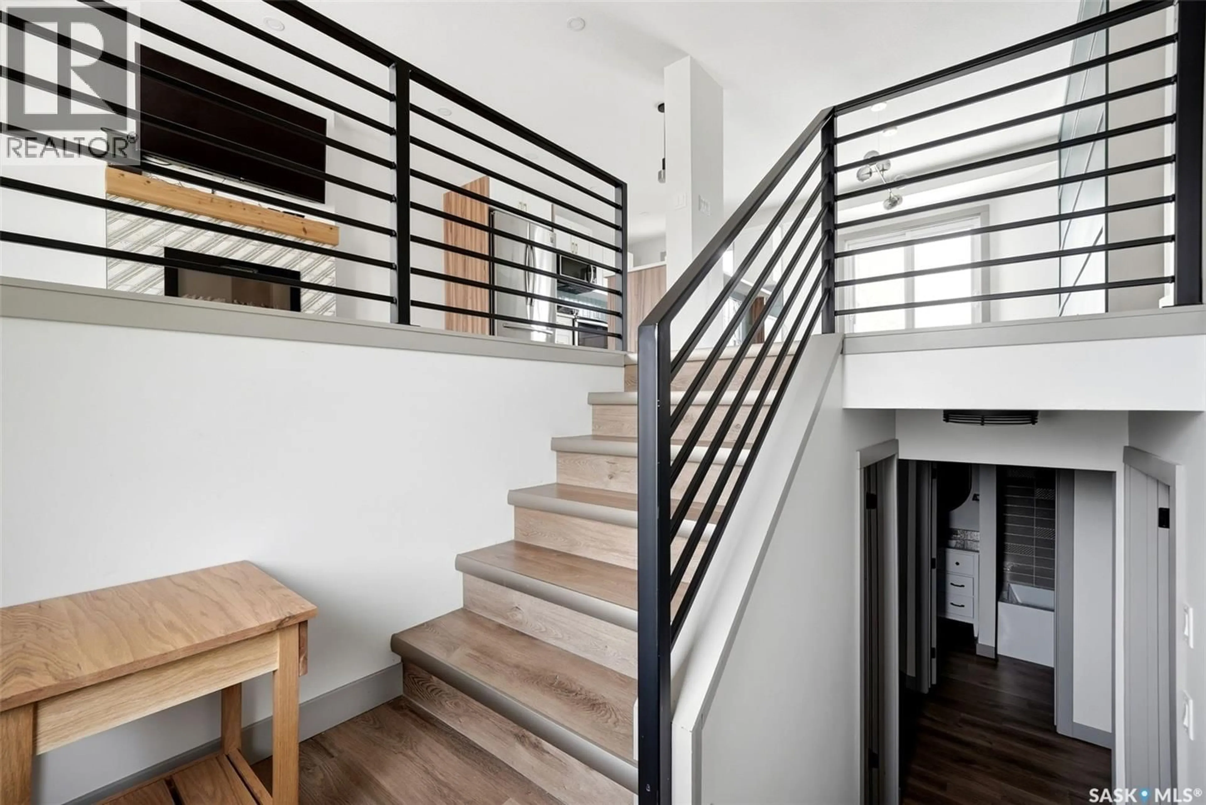 Stairs for 306 HOWE PLACE, Regina Saskatchewan S4R8M5