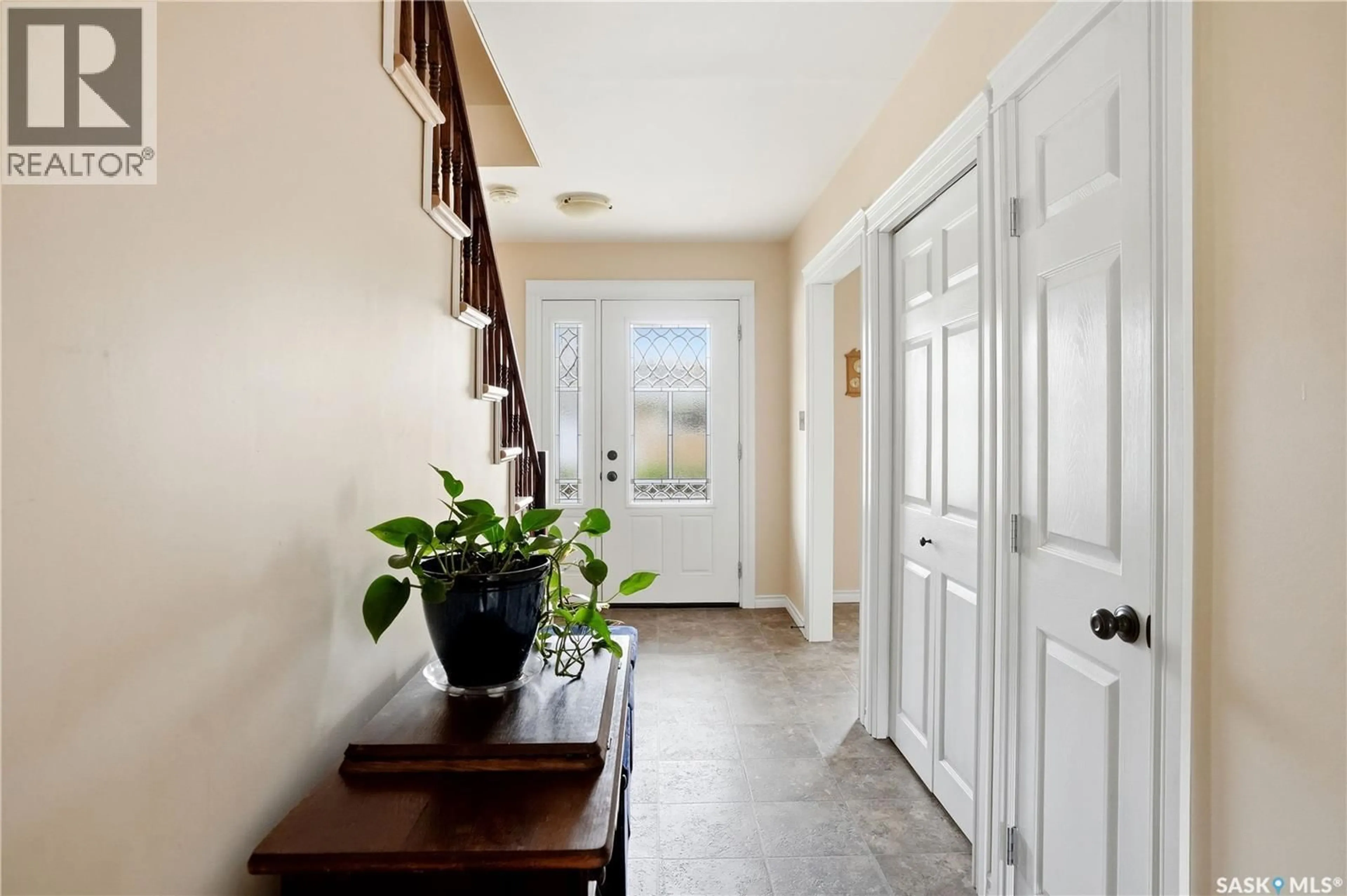 Indoor entryway for 1456 SHANNON ROAD, Regina Saskatchewan S4S5L5