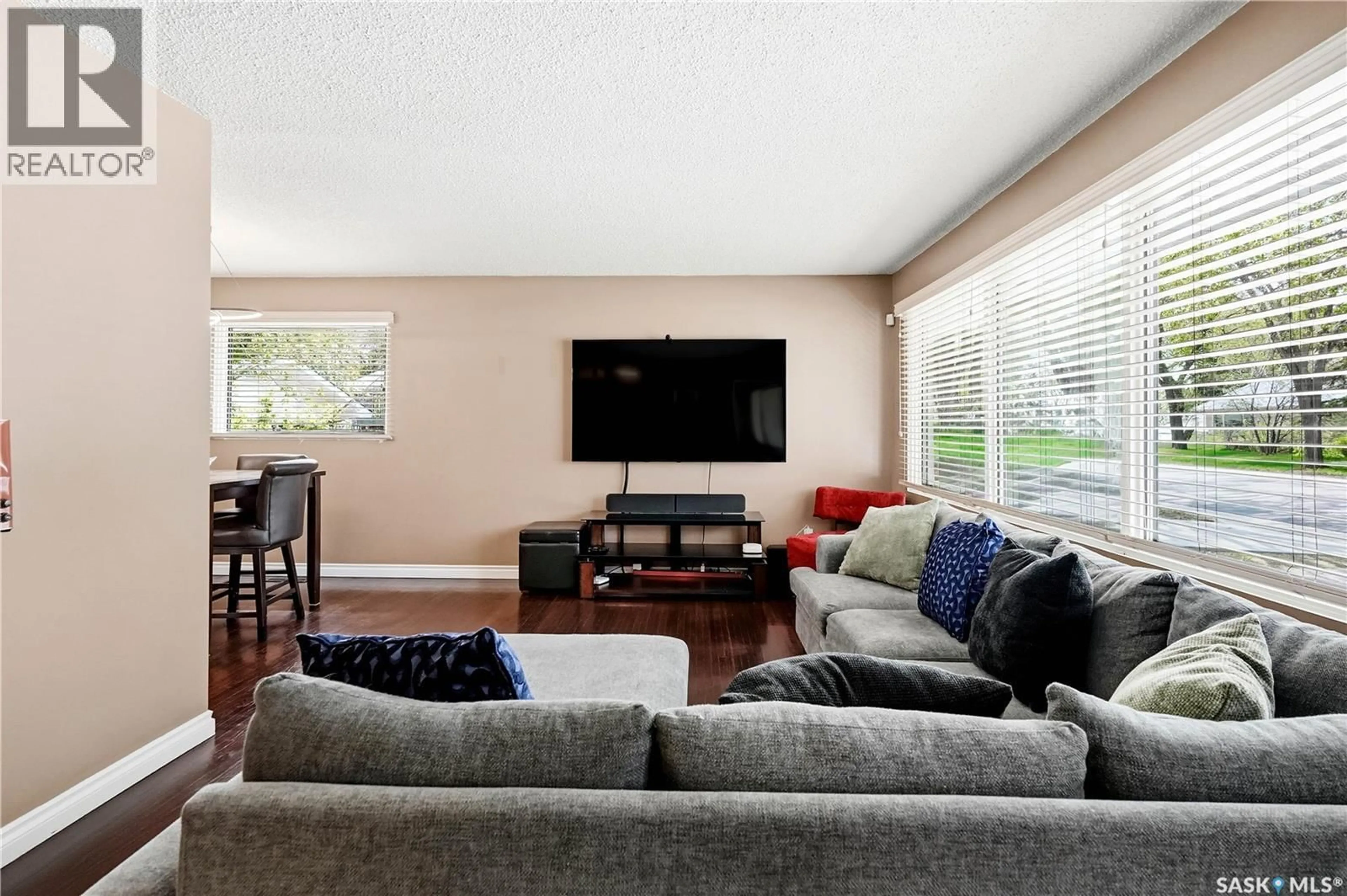 Living room with furniture, unknown for 1120 BROADWAY AVENUE, Regina Saskatchewan S4N1A8