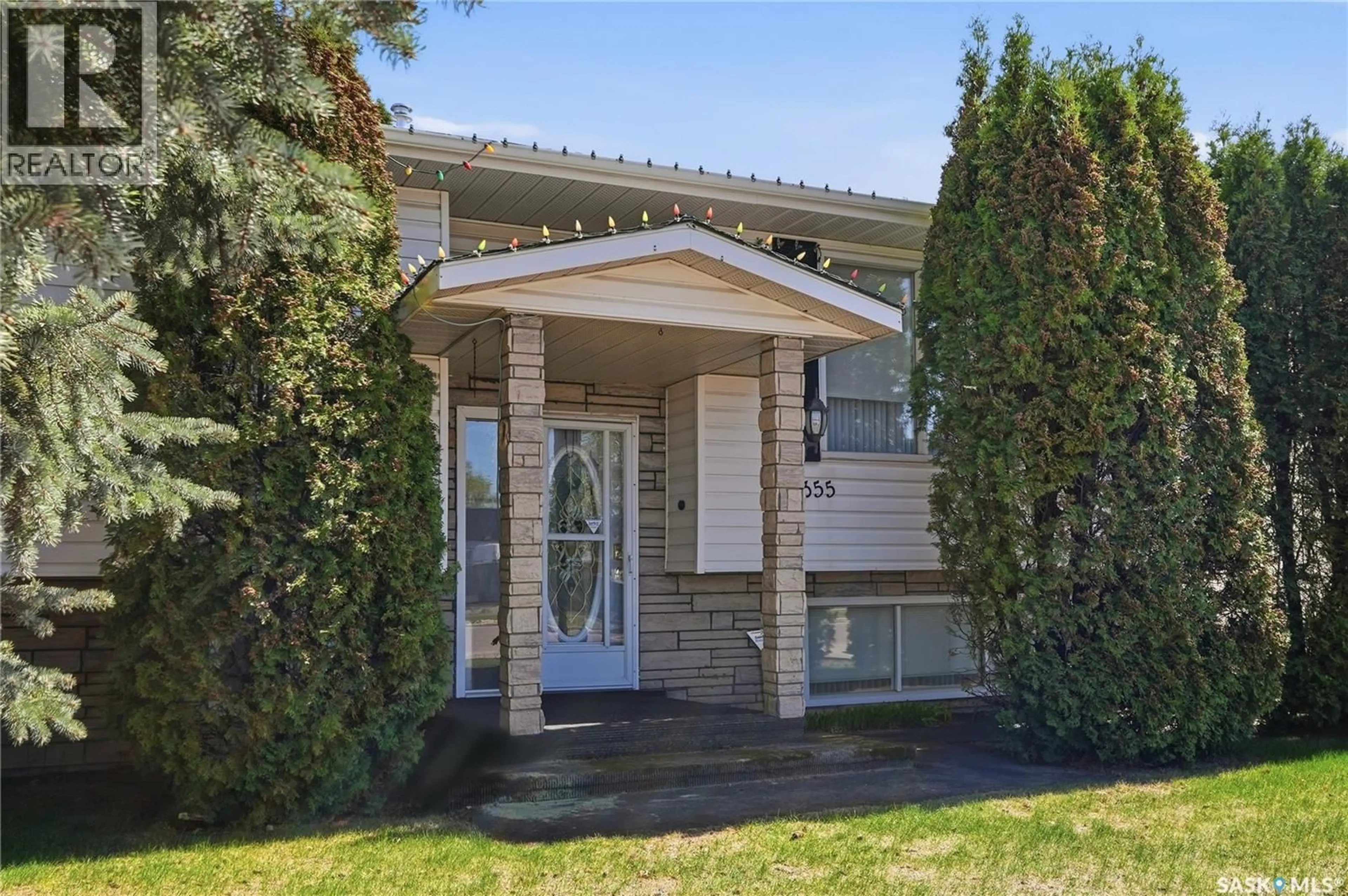 Home with vinyl exterior material, street for 3355 FAIRLIGHT DRIVE, Saskatoon Saskatchewan S7N4M1