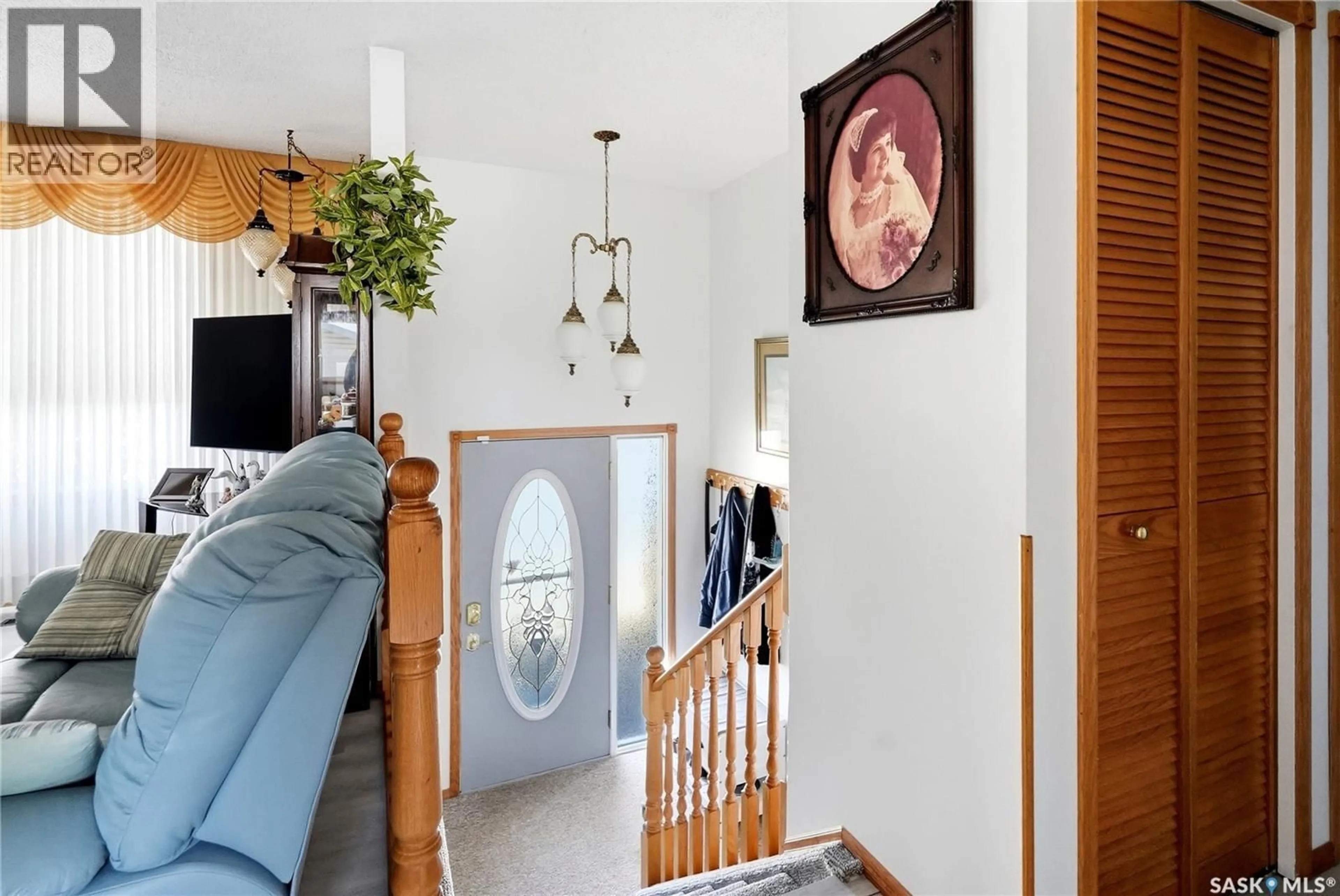 Indoor entryway for 3355 FAIRLIGHT DRIVE, Saskatoon Saskatchewan S7N4M1