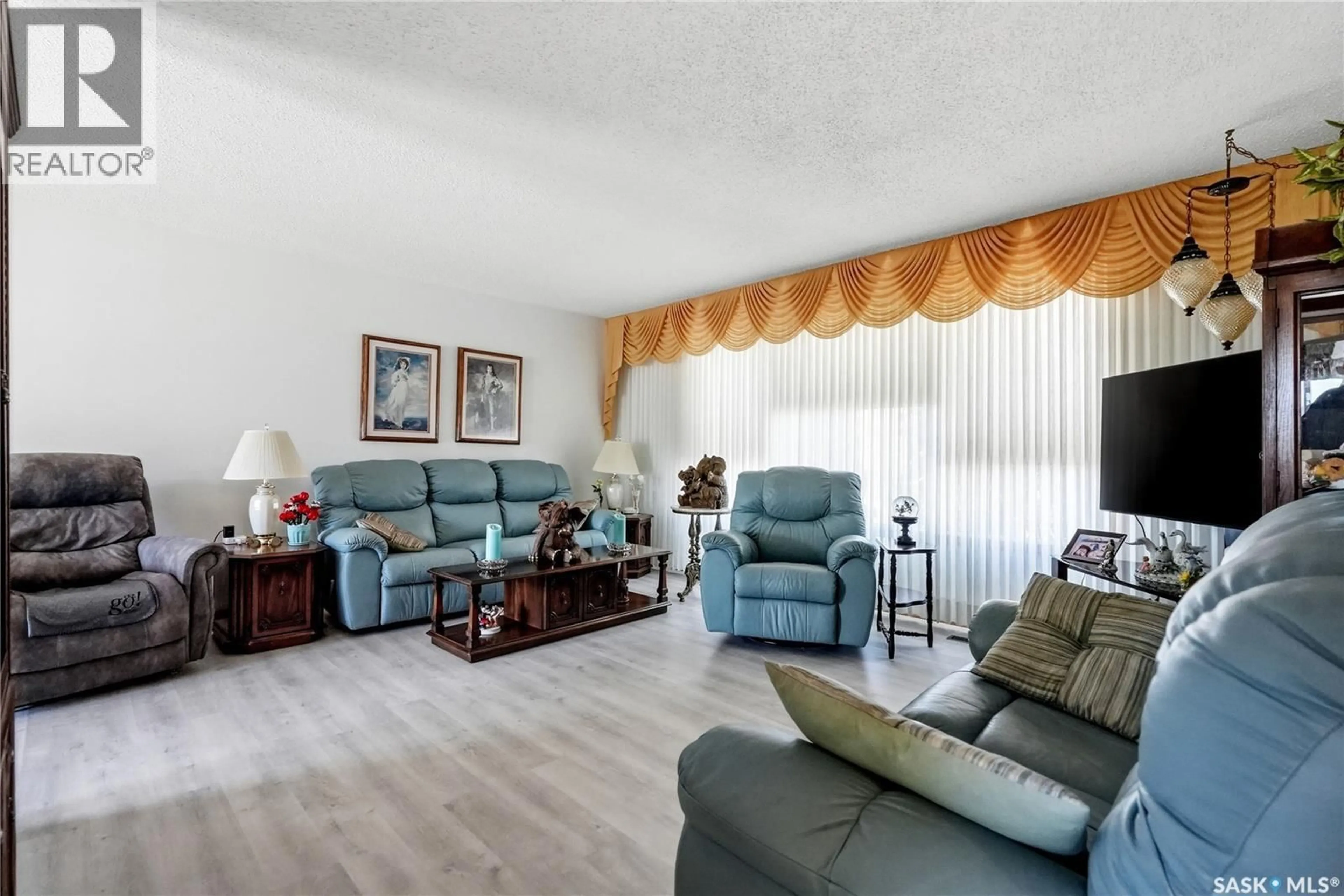 Living room with furniture, unknown for 3355 FAIRLIGHT DRIVE, Saskatoon Saskatchewan S7N4M1