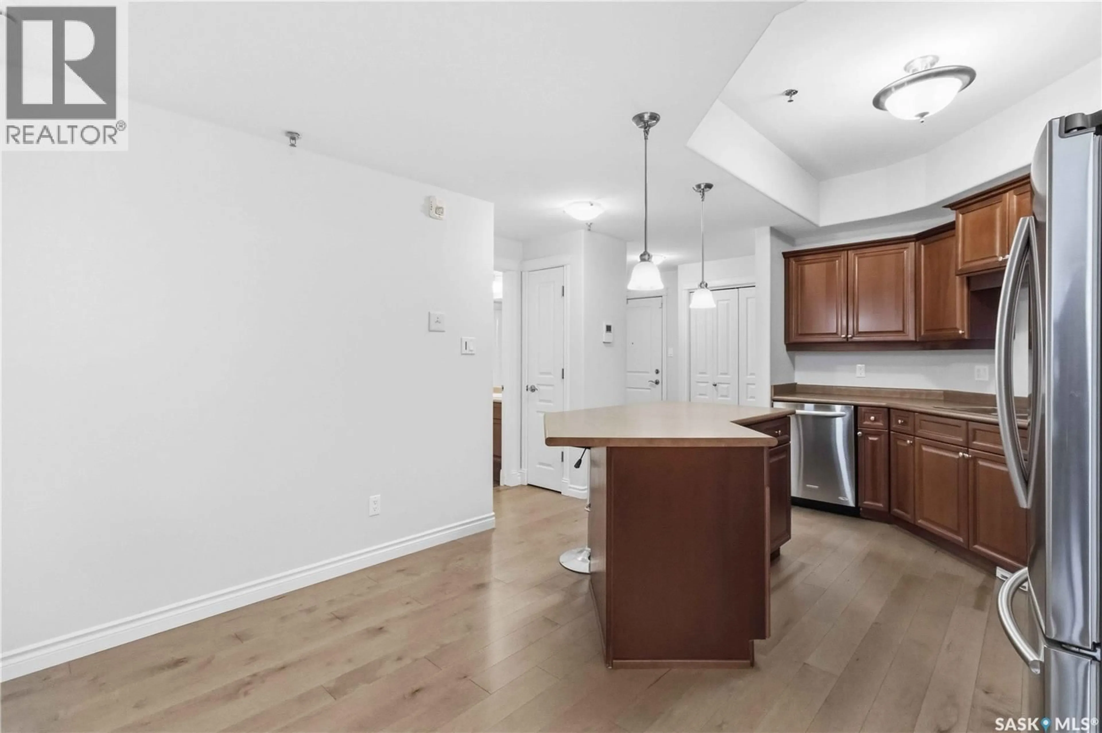 Unknown for 112 619 SASKATCHEWAN CRESCENT, Saskatoon Saskatchewan S7M0A5