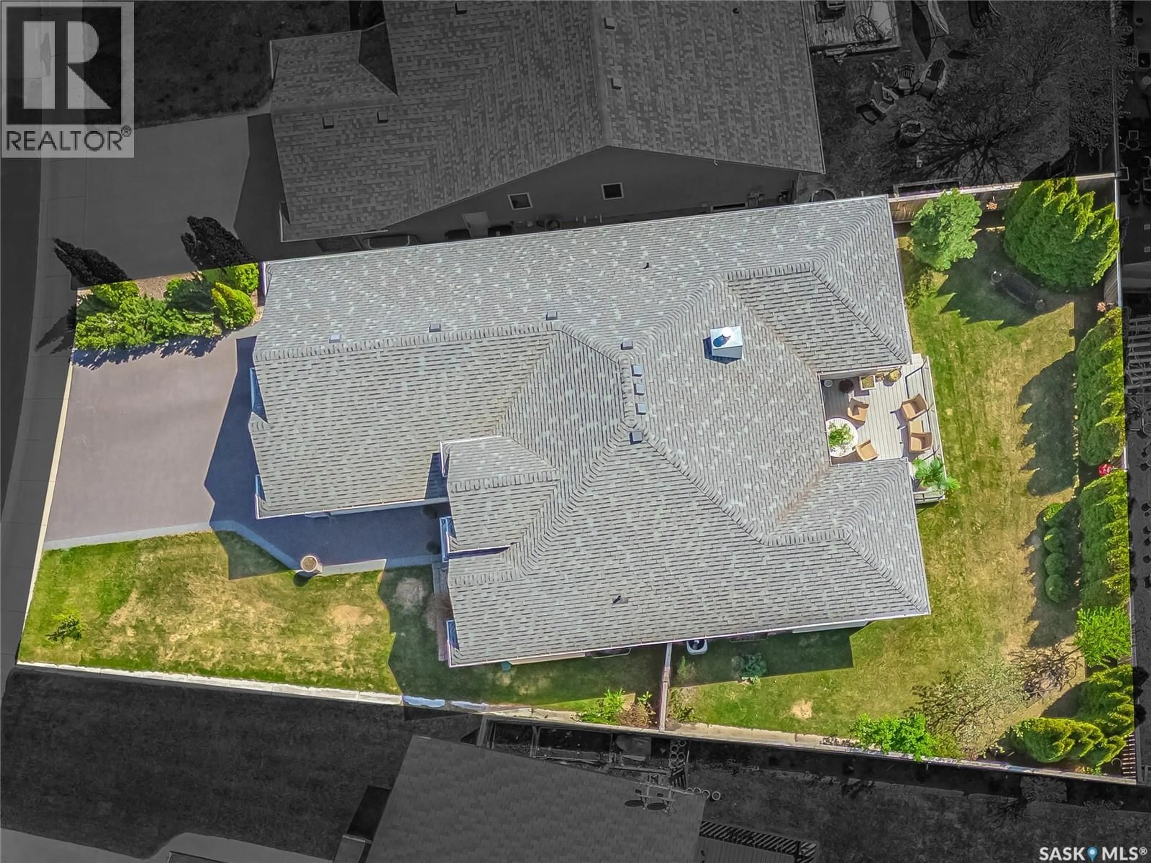 A pic from outside/outdoor area/front of a property/back of a property/a pic from drone, street for 142 ASSALY STREET, Saskatoon Saskatchewan S7T0E4