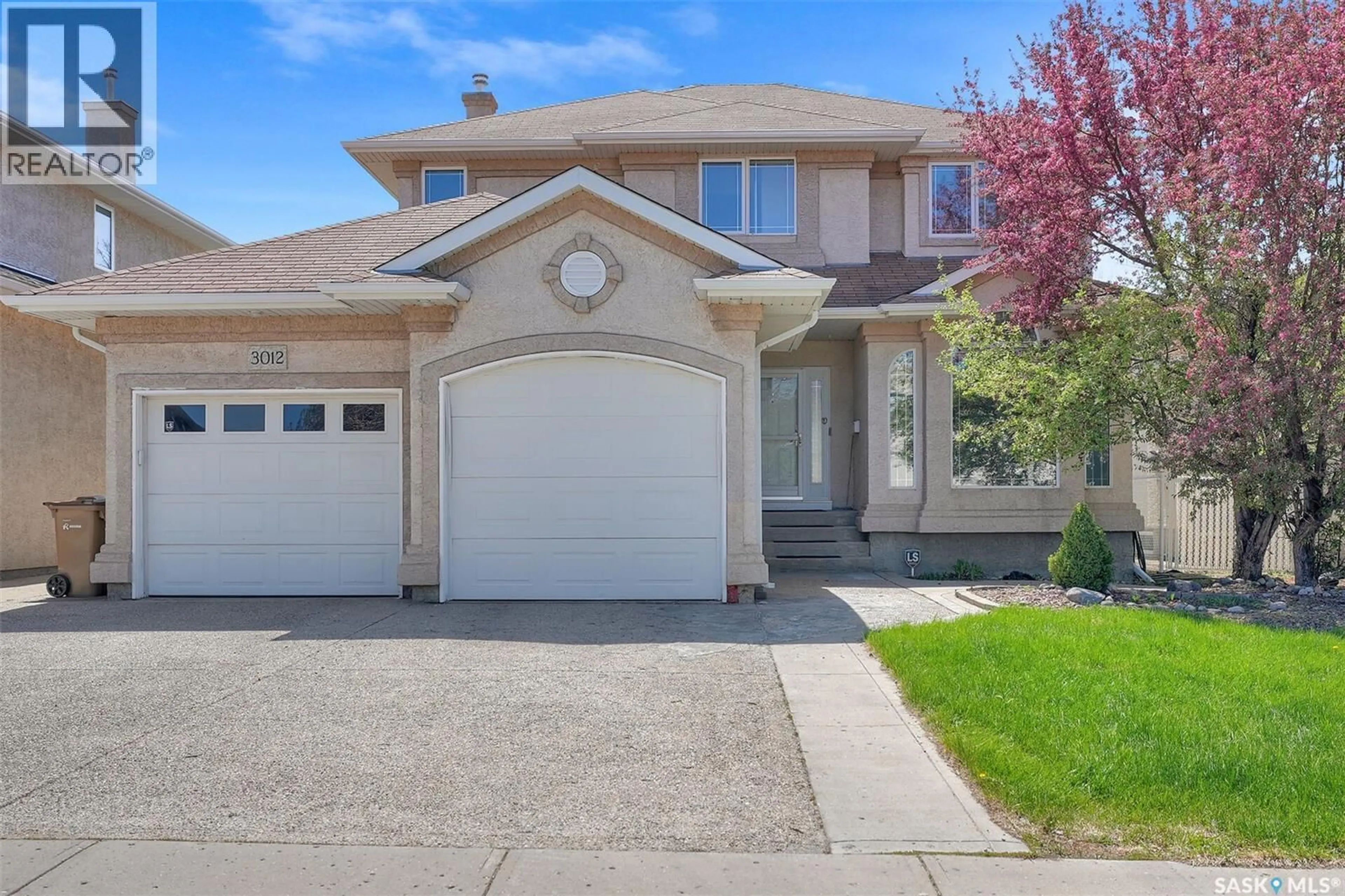 Home with vinyl exterior material, street for 3012 ST JAMES CRESCENT, Regina Saskatchewan S4V2Z2