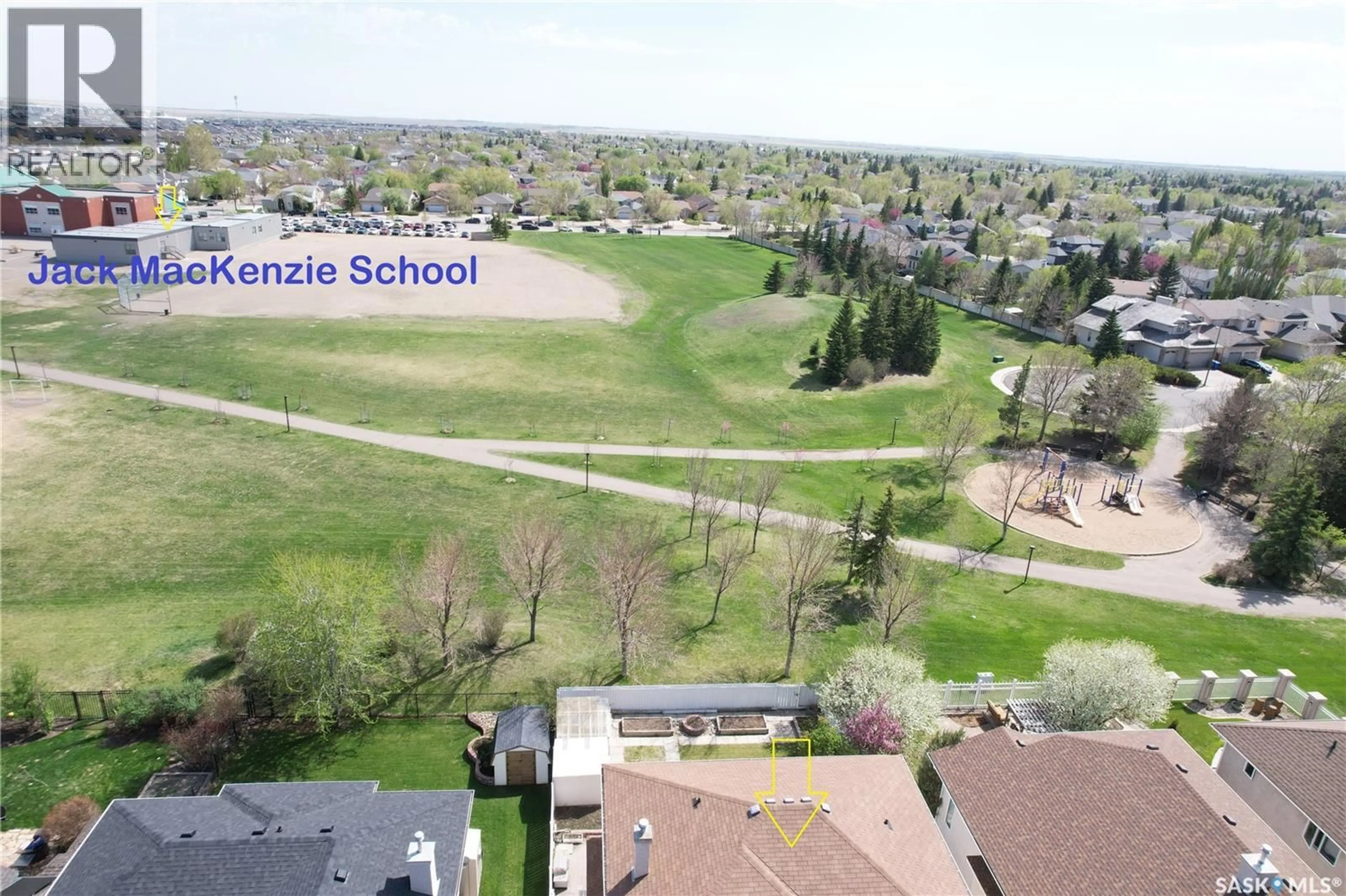 A pic from outside/outdoor area/front of a property/back of a property/a pic from drone, unknown for 3012 ST JAMES CRESCENT, Regina Saskatchewan S4V2Z2
