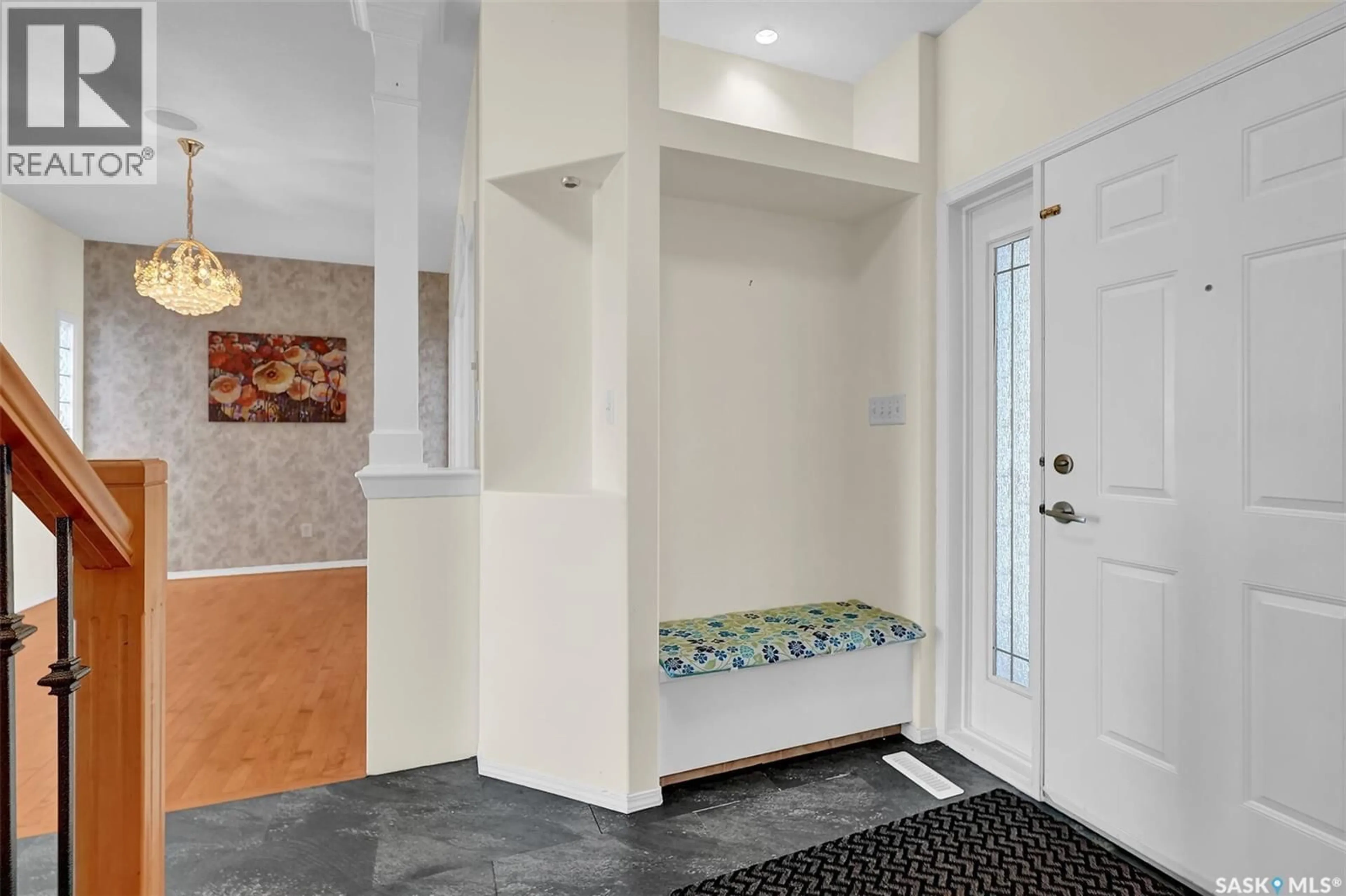 Indoor entryway for 3012 ST JAMES CRESCENT, Regina Saskatchewan S4V2Z2
