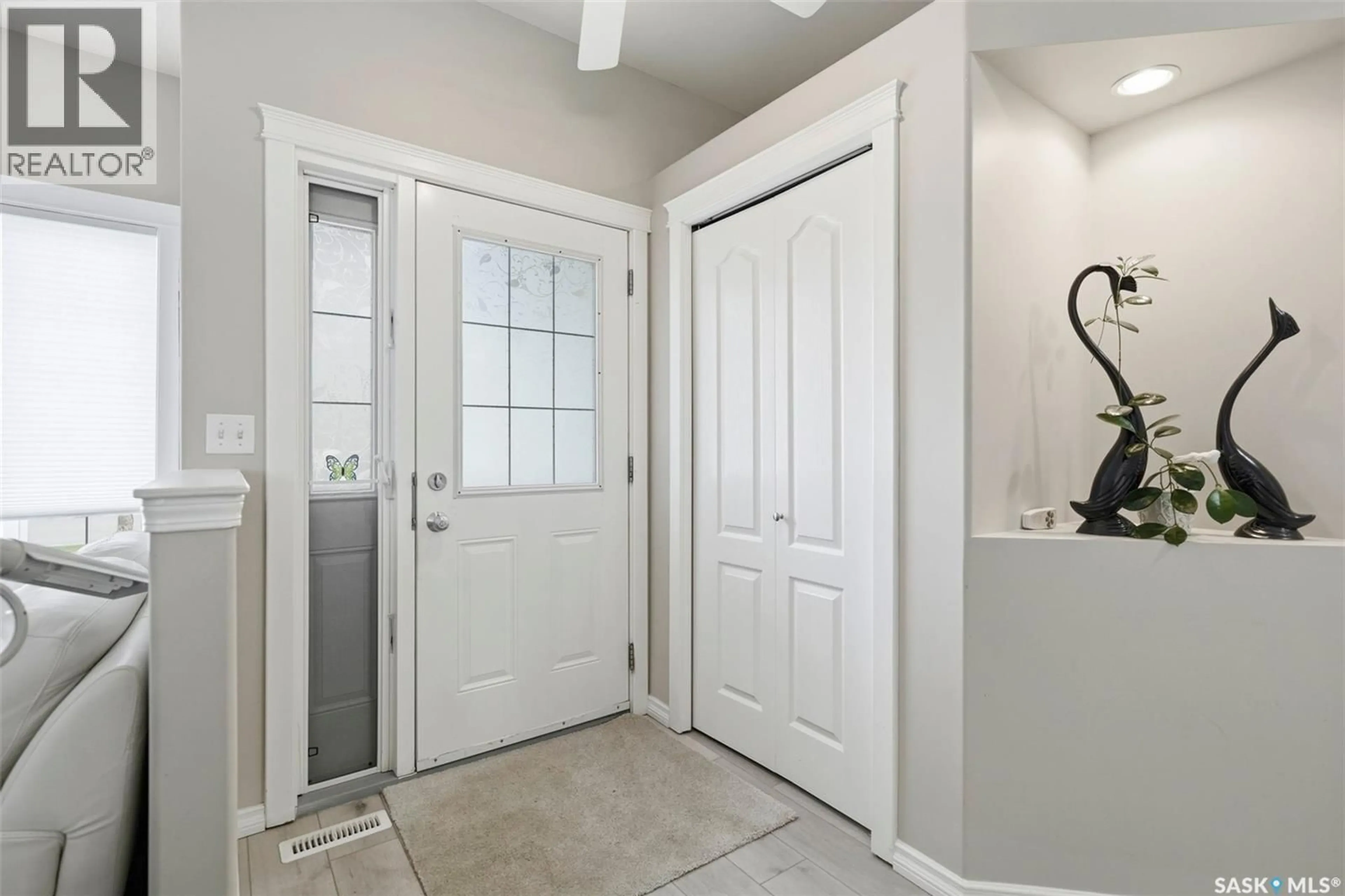Indoor entryway for 8 320 3RD STREET, Osler Saskatchewan S0K3A0