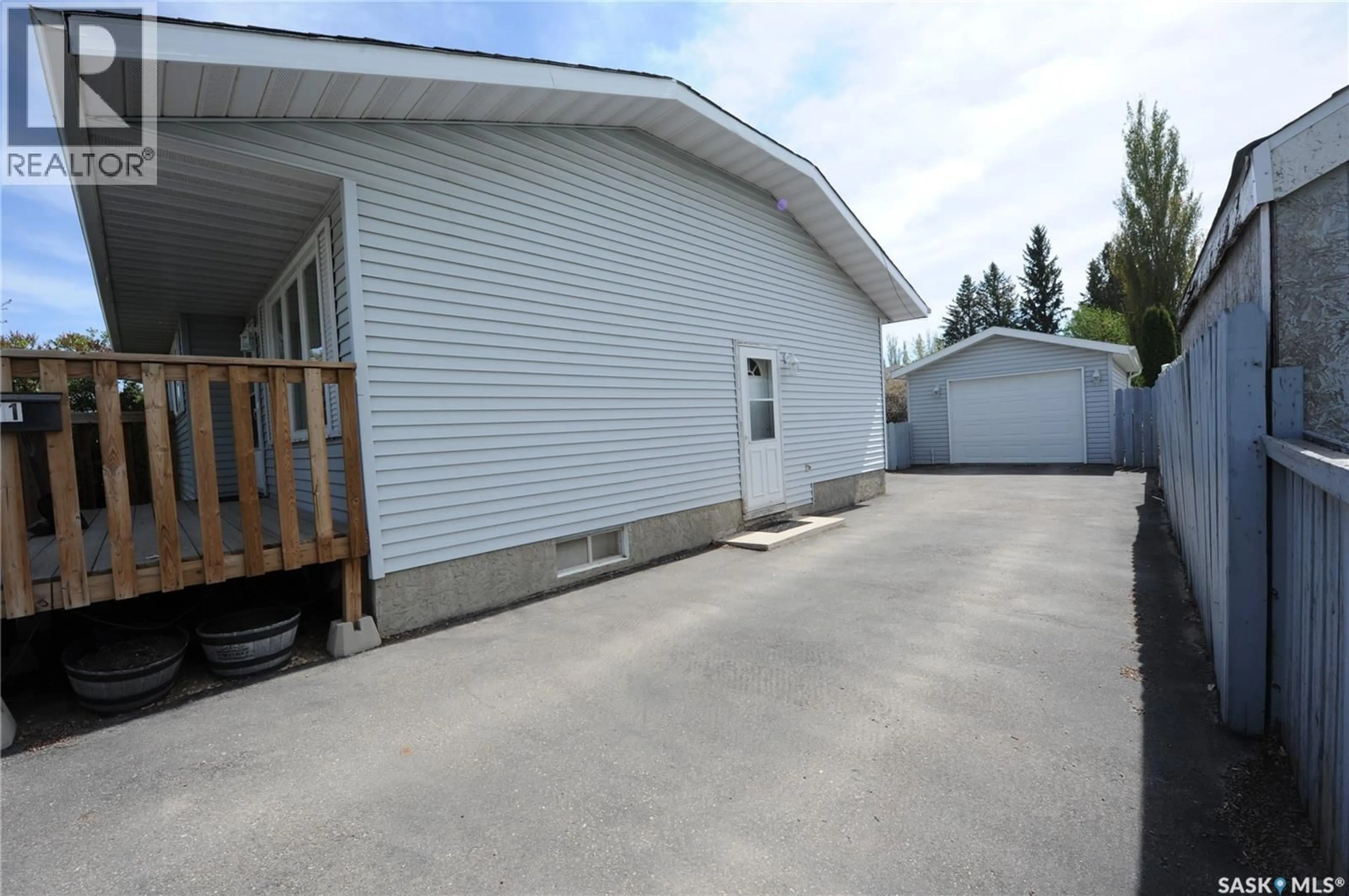 Unknown for 571 PENDYGRASSE ROAD, Saskatoon Saskatchewan S7M5P6