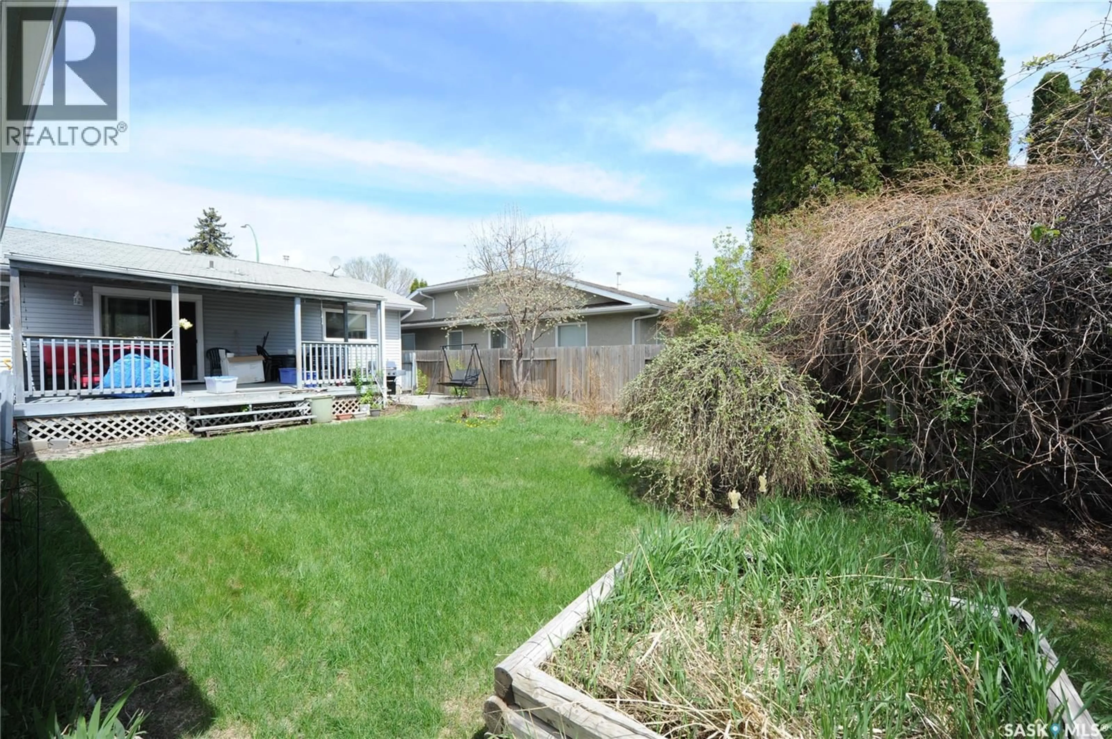 Patio, street for 571 PENDYGRASSE ROAD, Saskatoon Saskatchewan S7M5P6