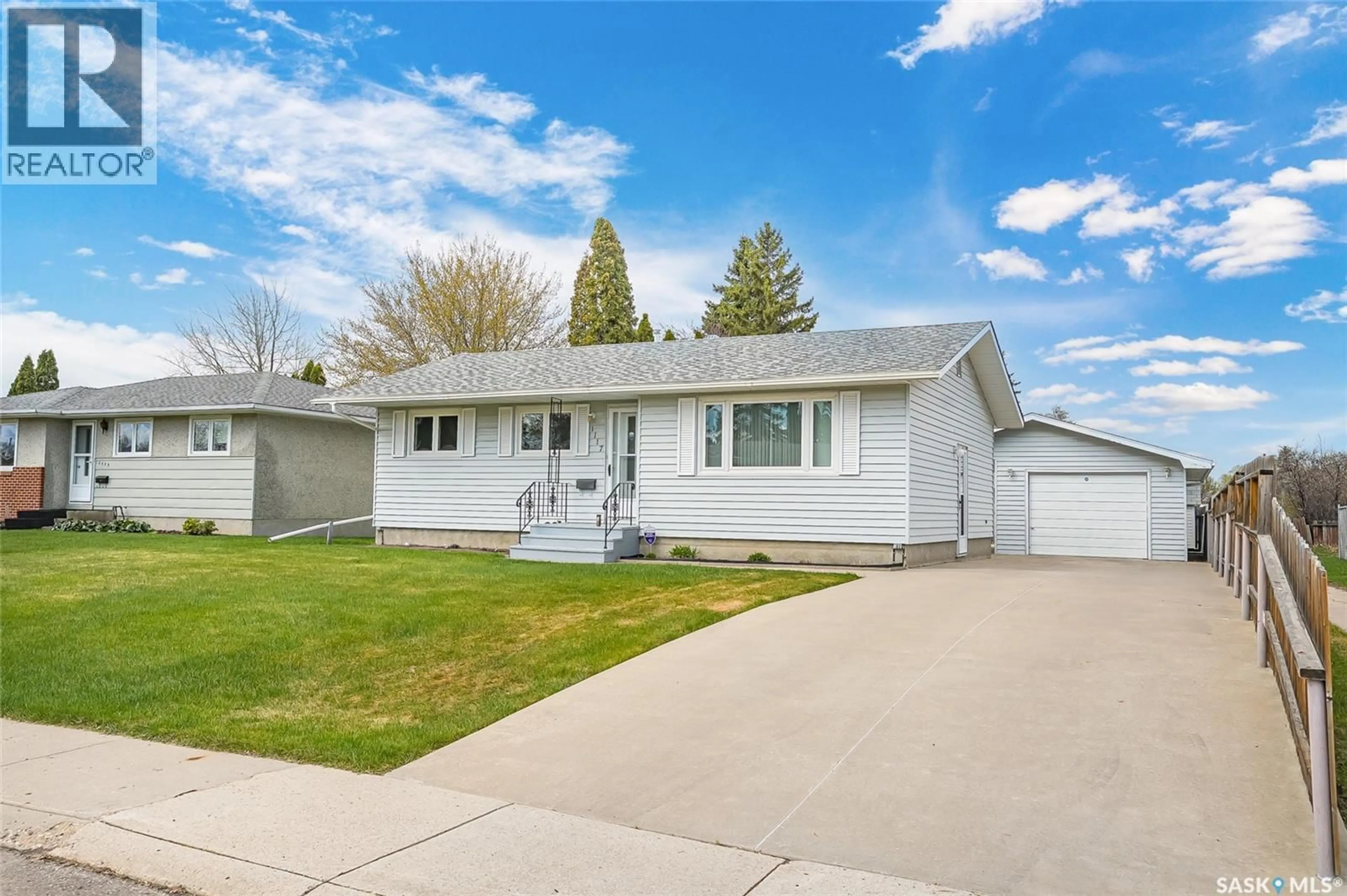 Home with vinyl exterior material, street for 1117 Y AVENUE, Saskatoon Saskatchewan S7L3L5
